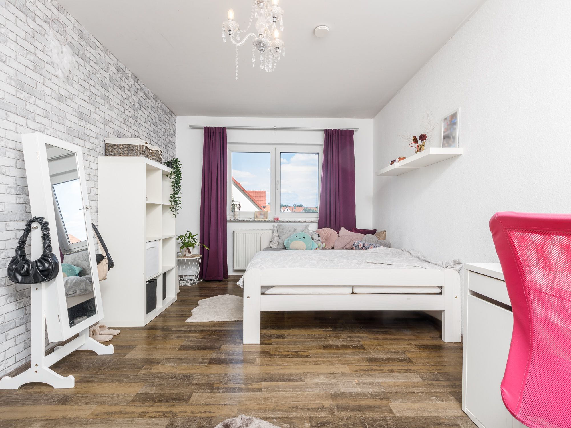 Weiteres Kinder- bzw. Arbeitszimmer 