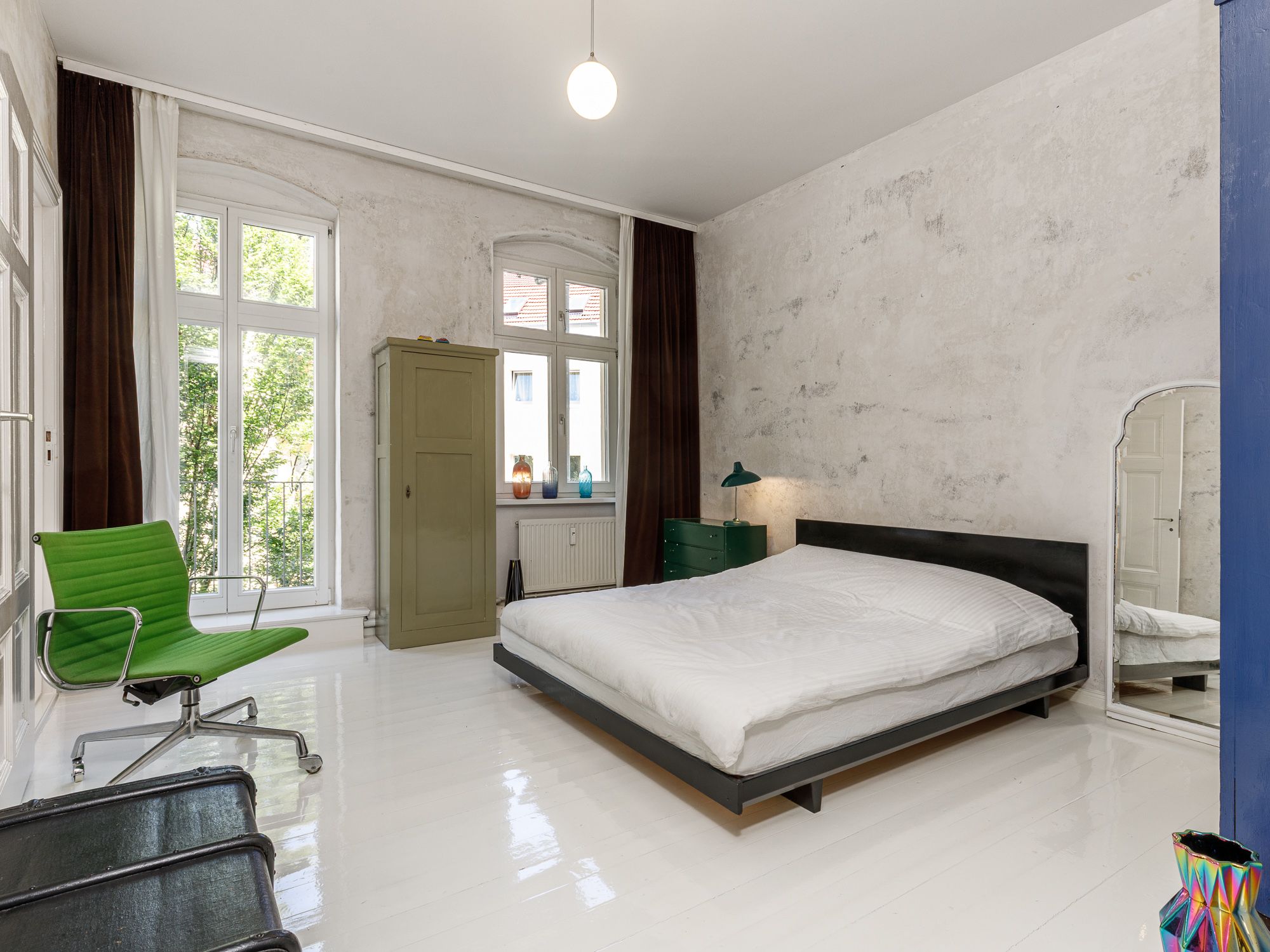 Großes Schlafzimmer mit Balkon 