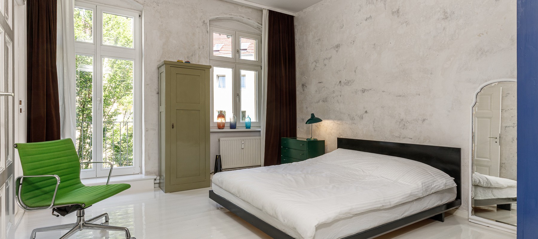 Großes Schlafzimmer mit Balkon Großes Schlafzimmer mit Balkon