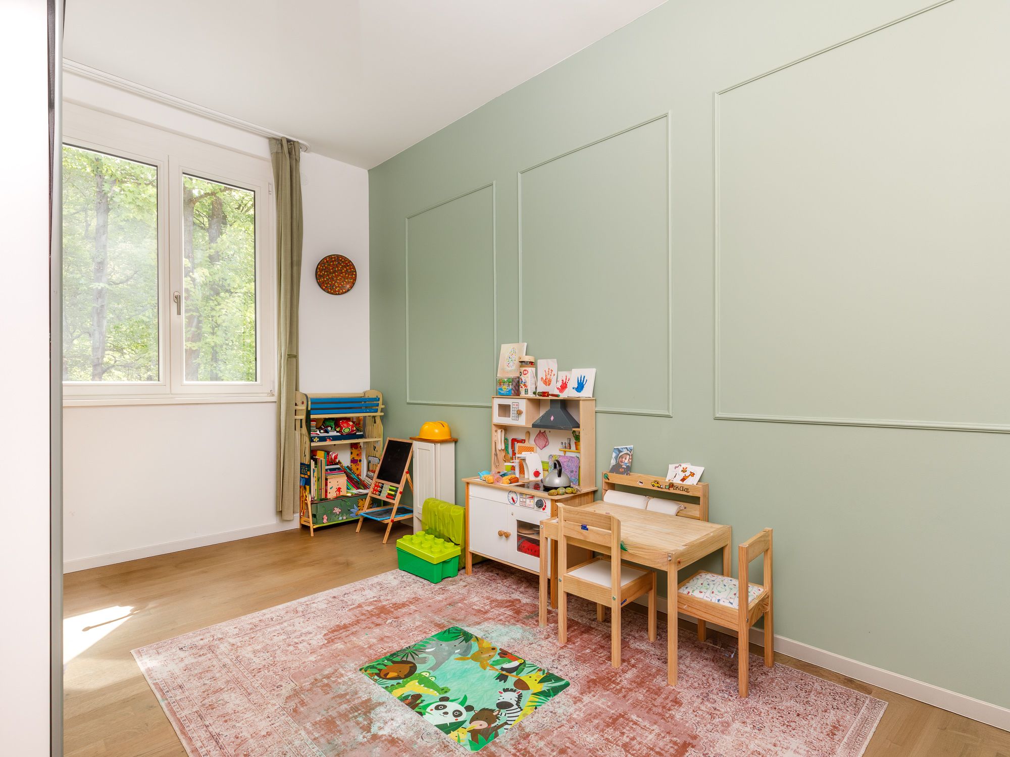 Kinderzimmer mit harmonischer Farbgestaltung 