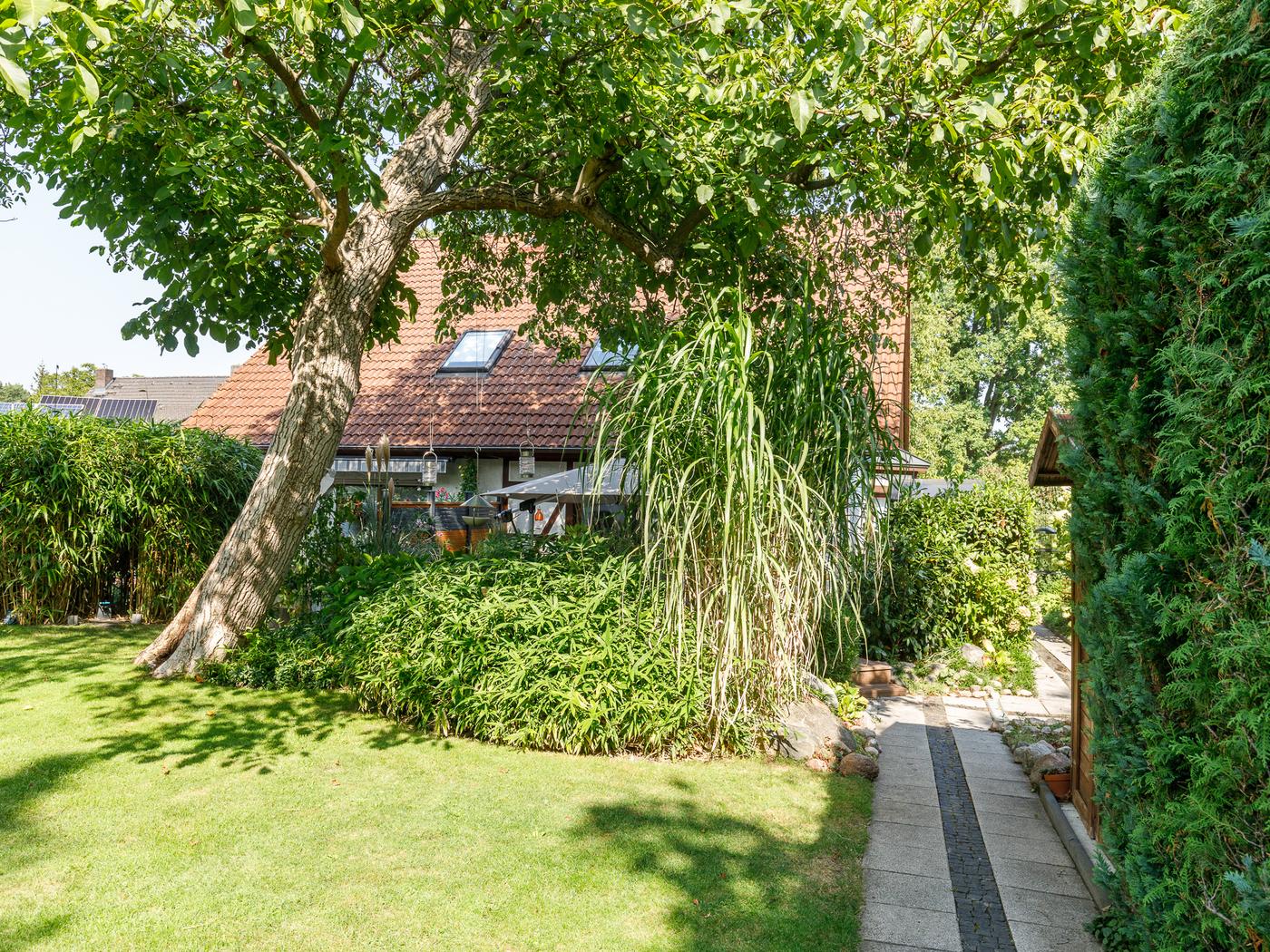 Idyllischer, ruhiger Garten Idyllischer, ruhiger Garten