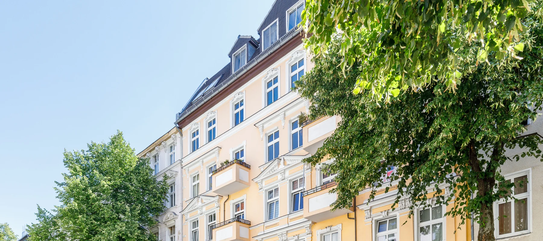 Charming Period Residence with a Tranquil Private Garden in the Sought-After Richardkiez