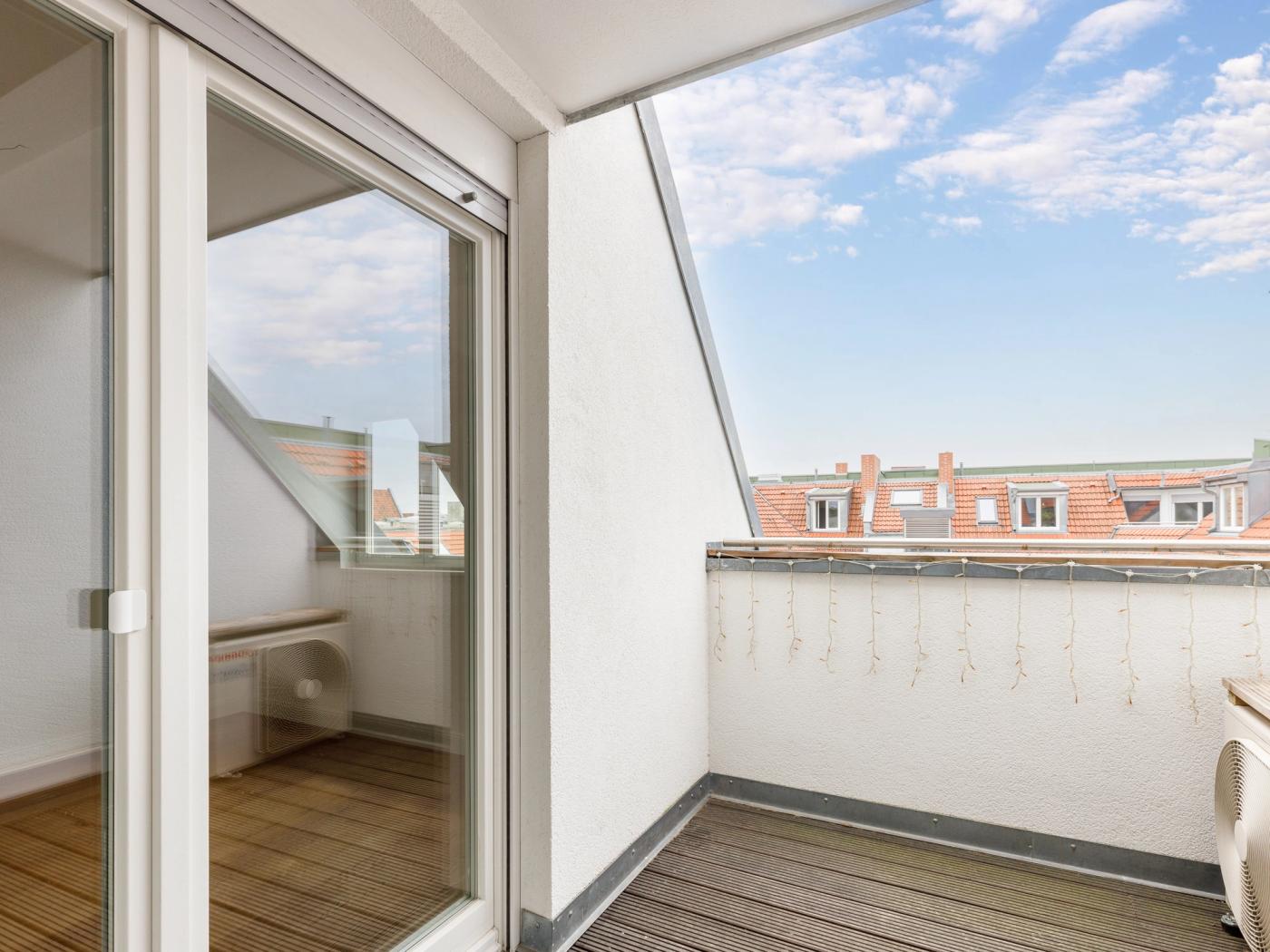 Terrasse mit Süd-Ausrichtung Terrasse mit Süd-Ausrichtung