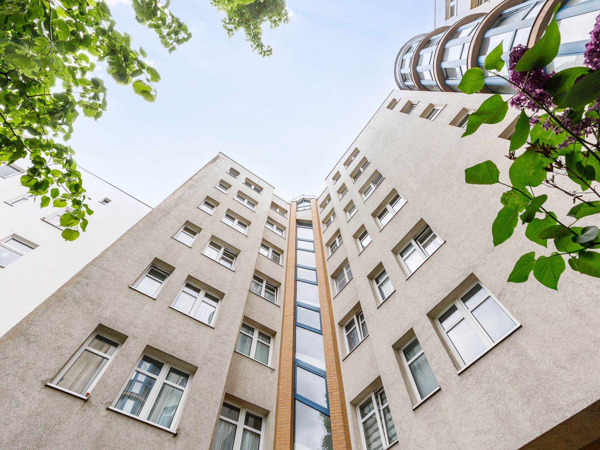 Mulit-apartment-house near Volkspark Humboldthain
