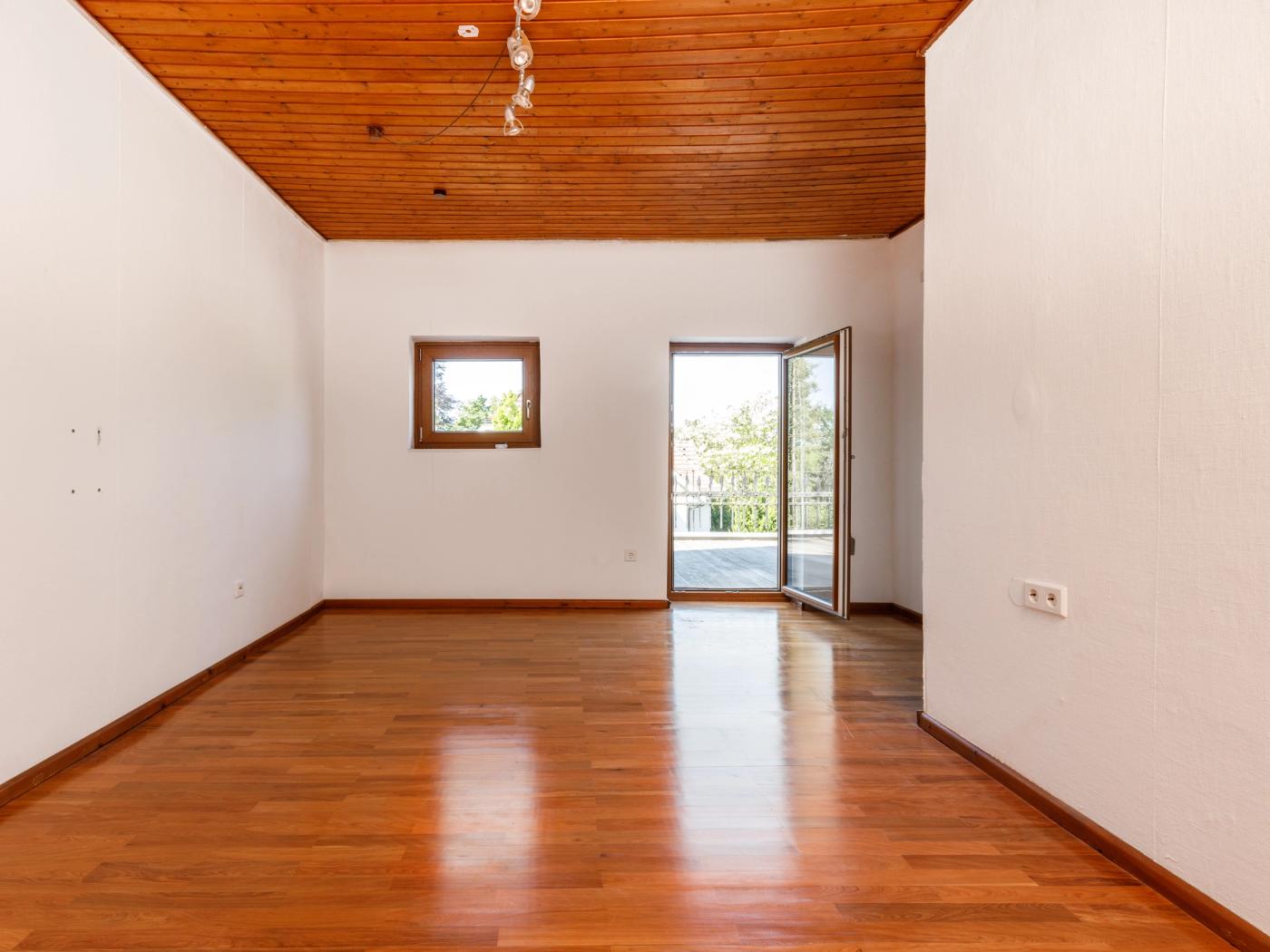 Hauptschlafzimmer mit Süd-Balkon Hauptschlafzimmer mit Süd-Balkon