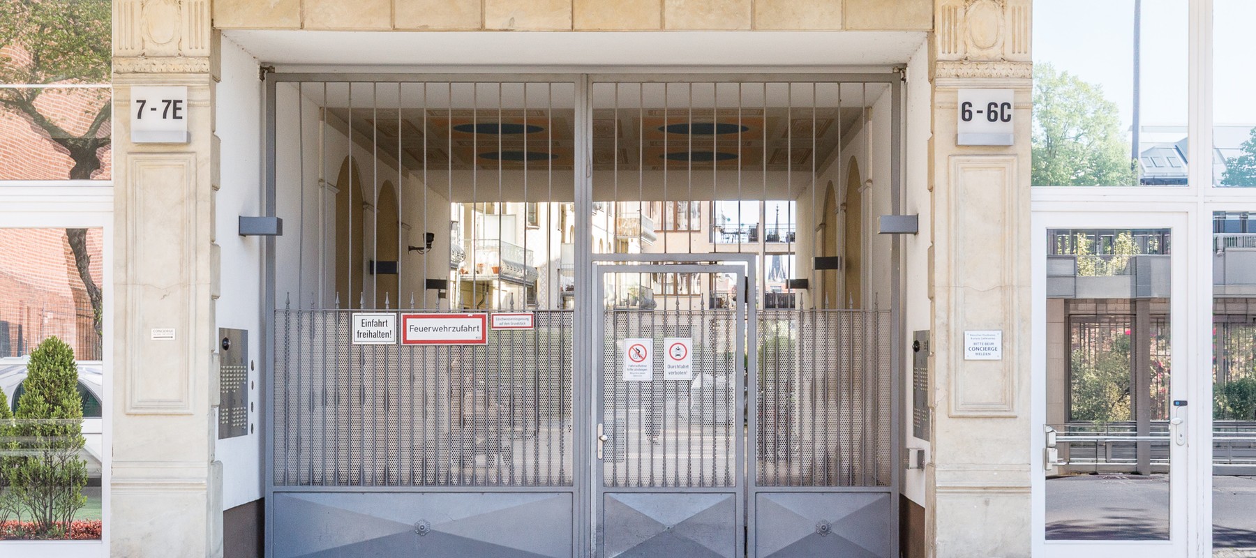 Gated Community mit Concierge Service Gated Community mit Concierge Service
