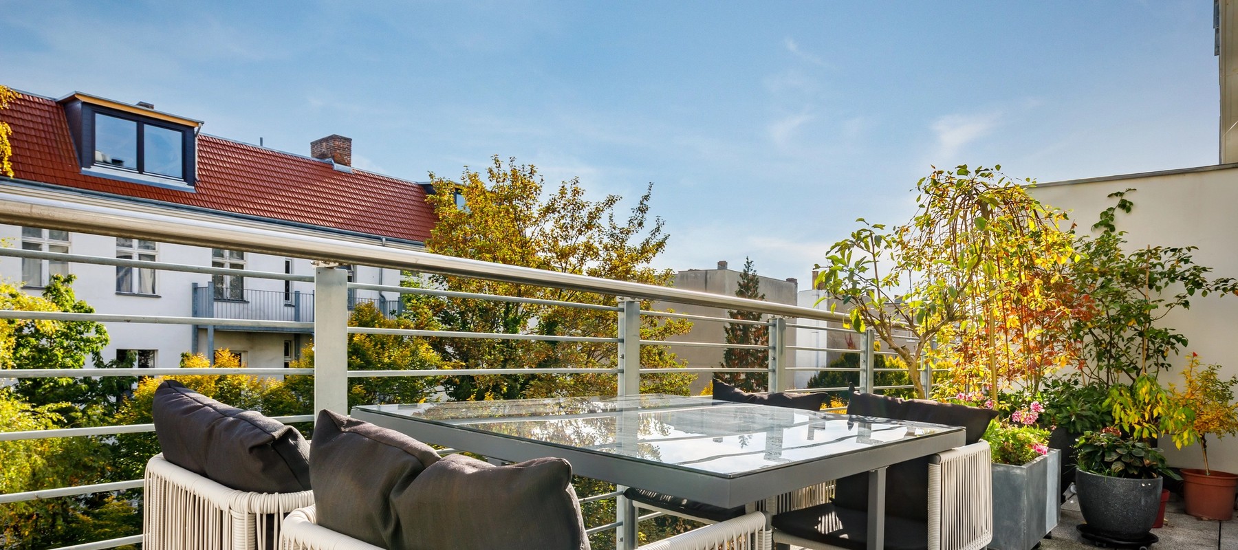 Begrünte Sonnenterrasse mit Weitblick Begrünte Sonnenterrasse mit Weitblick