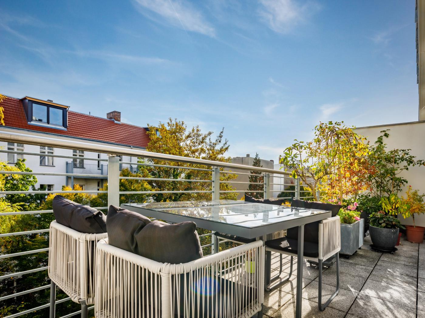 Begrünte Sonnenterrasse mit Weitblick Begrünte Sonnenterrasse mit Weitblick