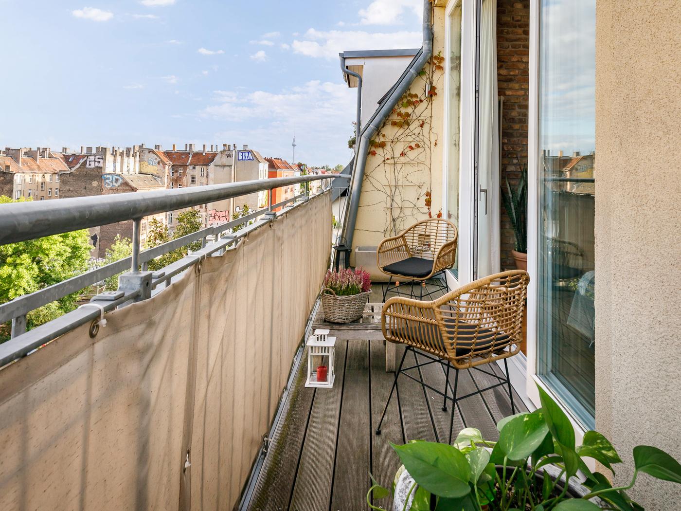 Sonnenterrasse mit Blick auf den Fernsehturm Sonnenterrasse mit Blick auf den Fernsehturm