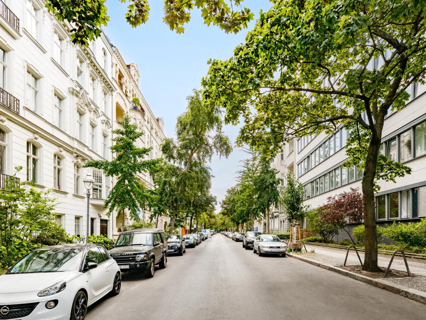 Ansicht der Anliegerstraße (Richtung Steinplatz) Ansicht der Anliegerstraße (Richtung Steinplatz)
