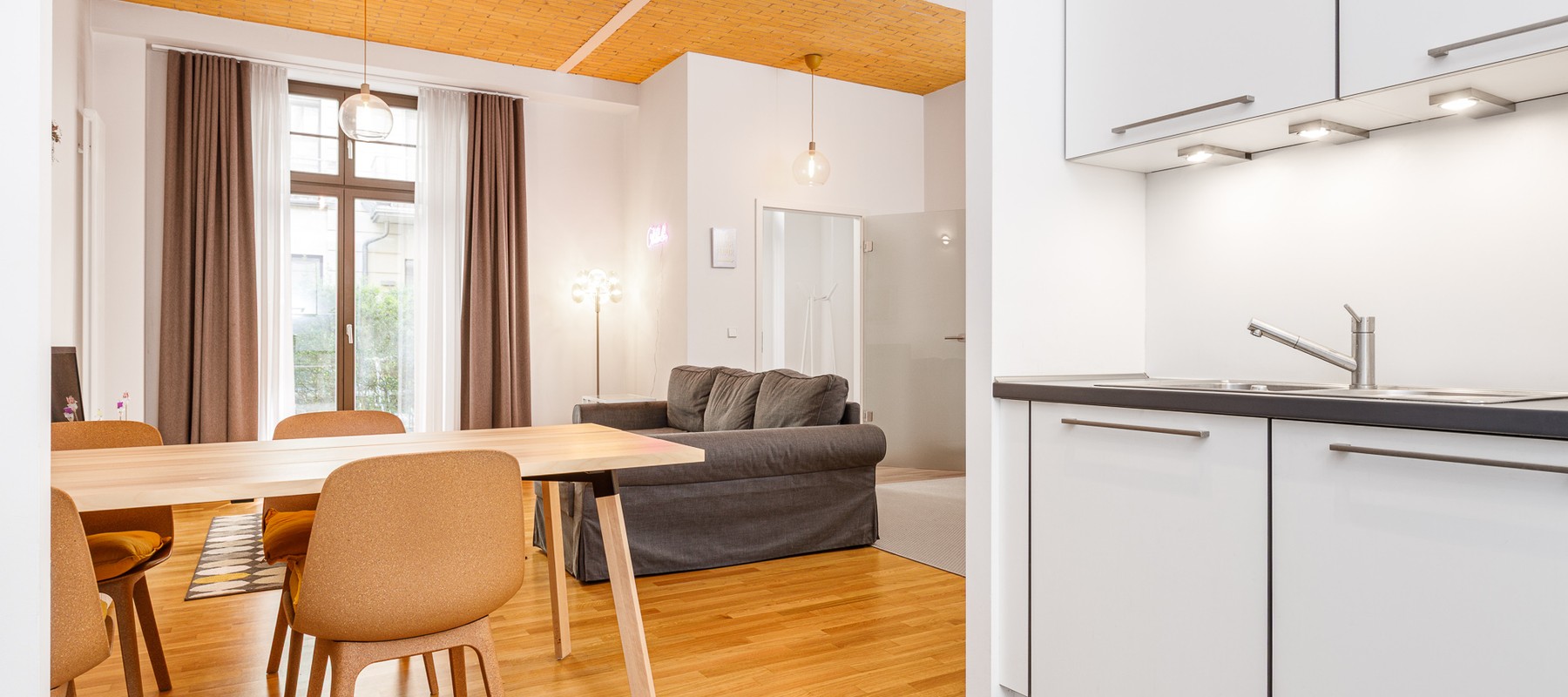 Loftartiger Wohnbereich mit Gartenterrasse Loftartiger Wohnbereich mit Gartenterrasse