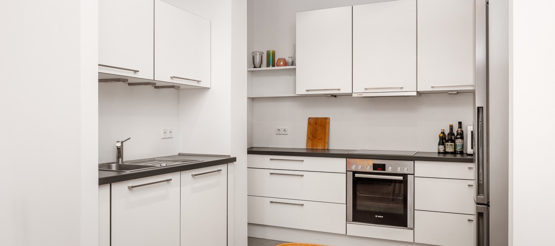 Moderne Einbauküche mit Bosch-Geräten Moderne Einbauküche mit Bosch-Geräten