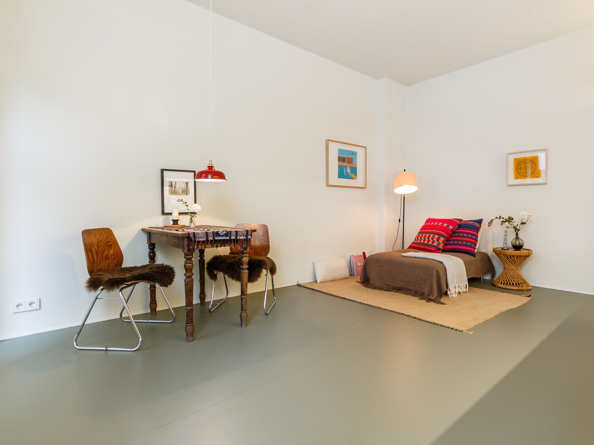 Small bedroom with table setting 
