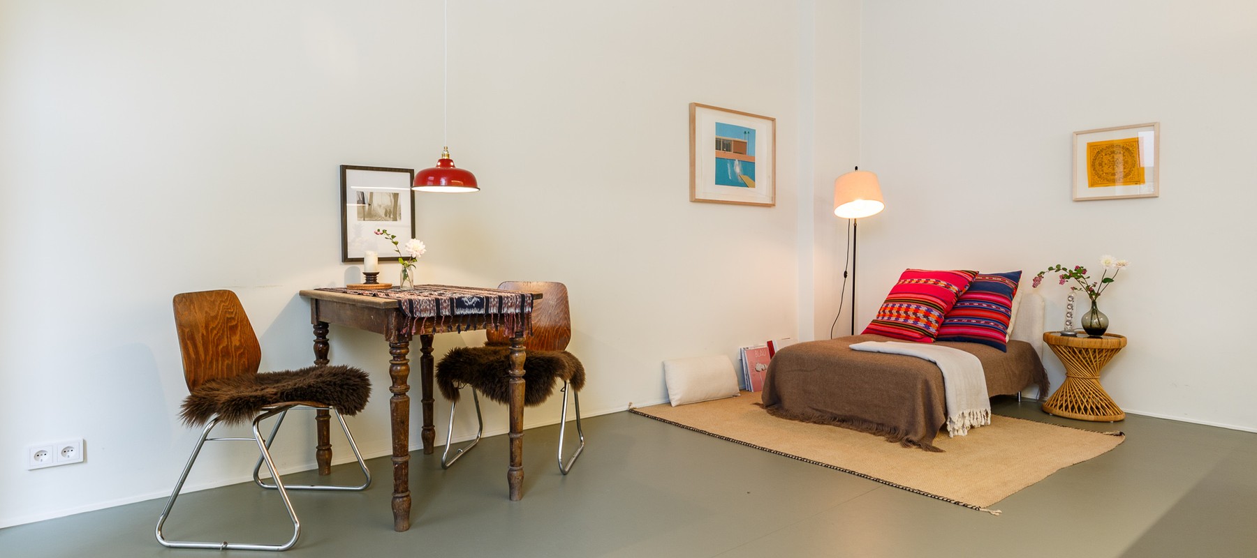 Small bedroom with table setting Small bedroom with table setting