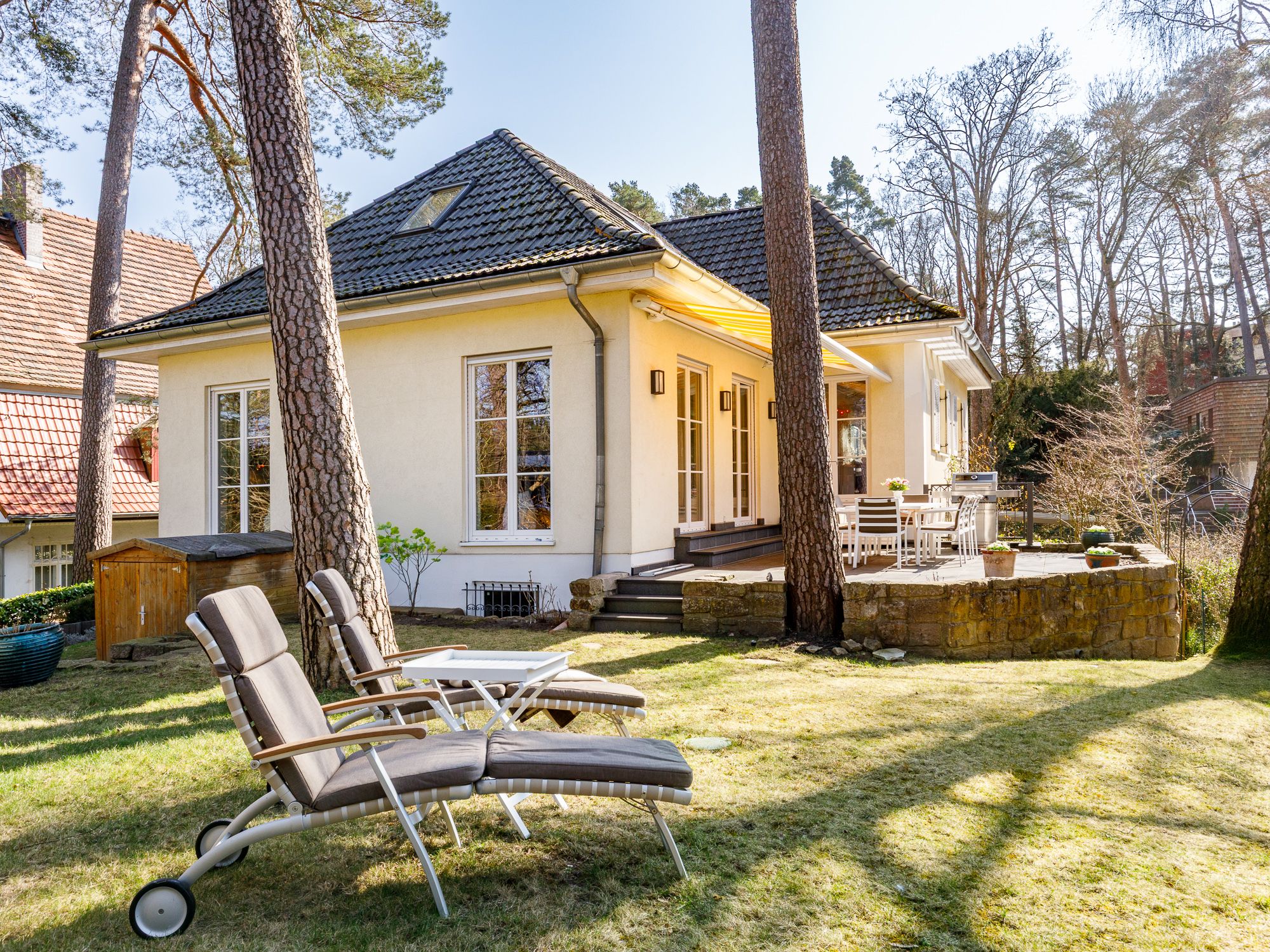 Idyllic garden with plenty of space 