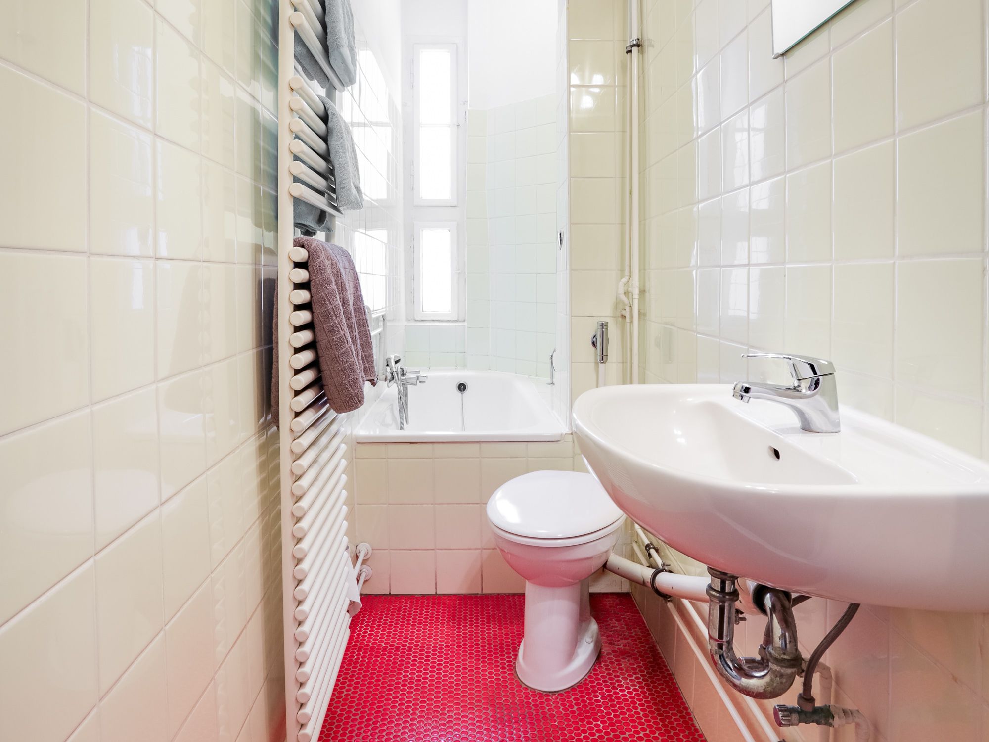 Tagesbelichtetes Wannenbad 
