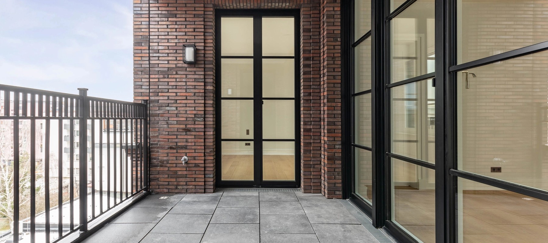 Spacious west-facing loggia with green views Spacious west-facing loggia with green views