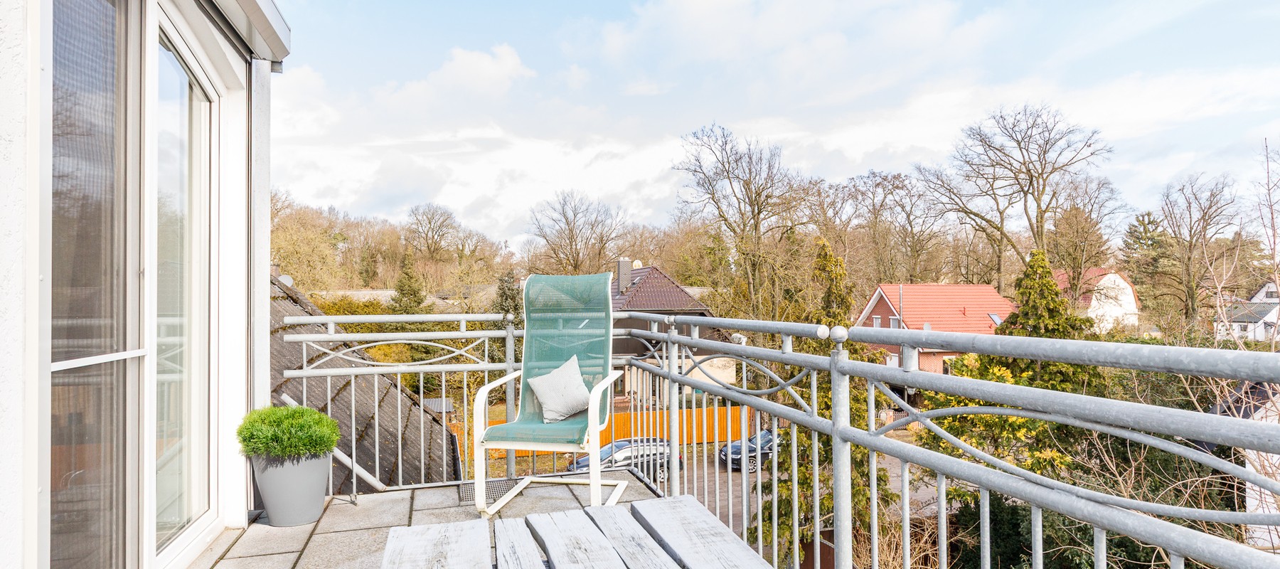 Separate terrace with west-facing orientation Separate terrace with west-facing orientation