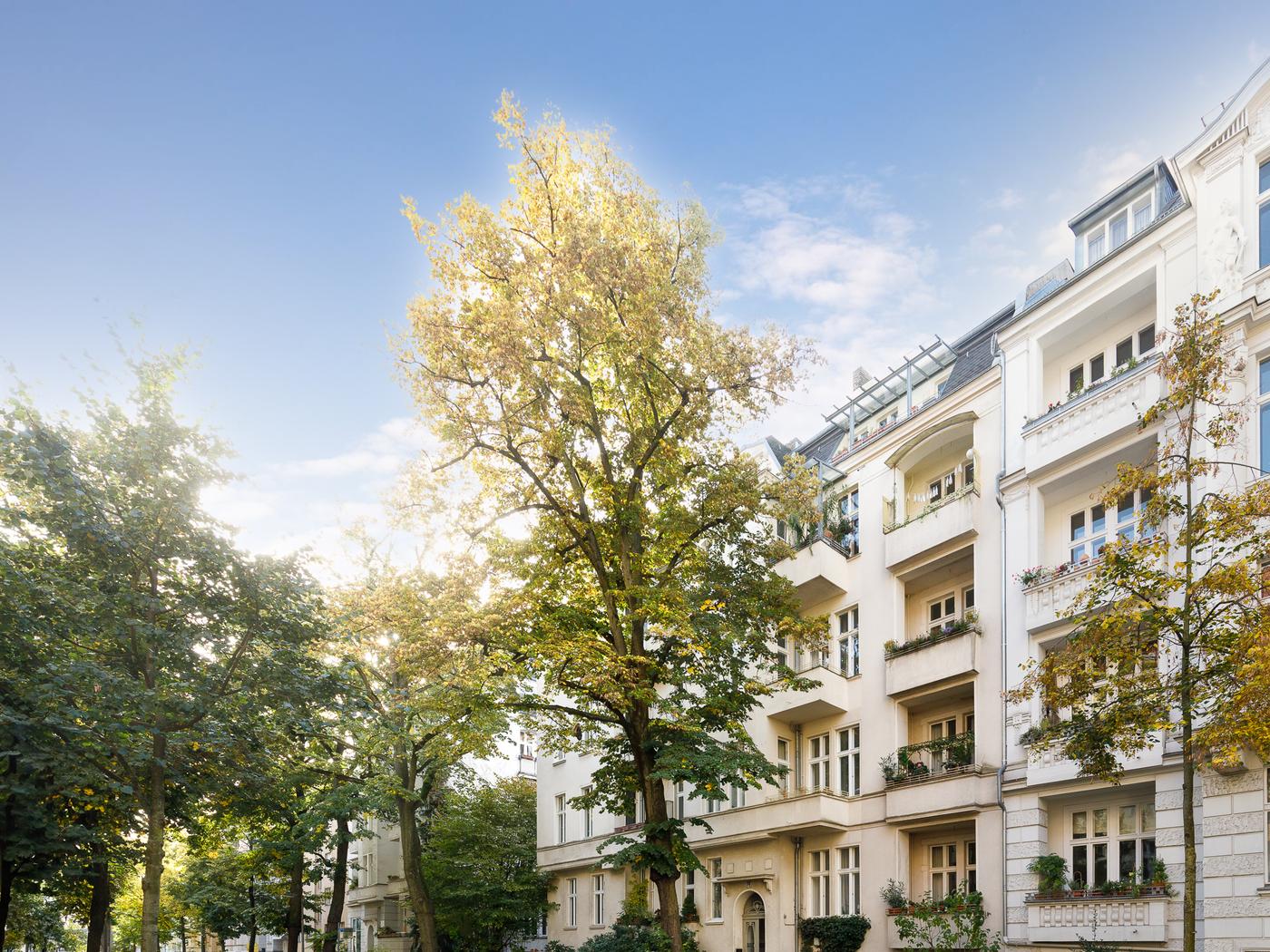 Hier stimmt die Gleichung: Helle Dach-Maisonette zum Arbeiten & Wohnen mit eigener Remise und Stellplatz nahe Schlossstraße