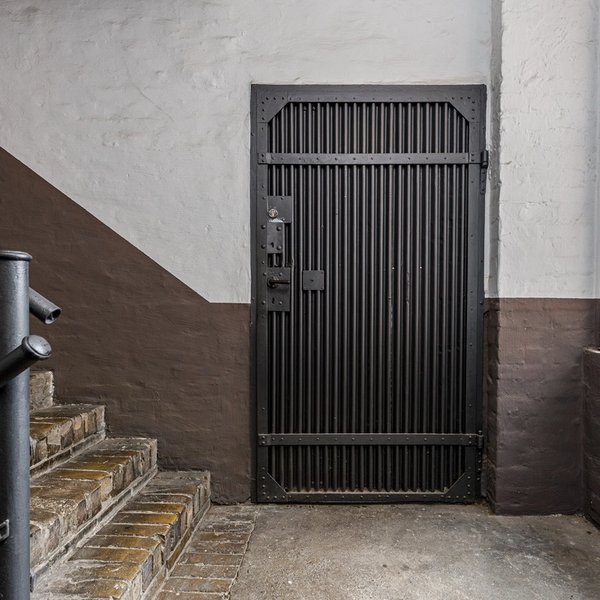 Sicherheitstür Treppenhaus Geländer