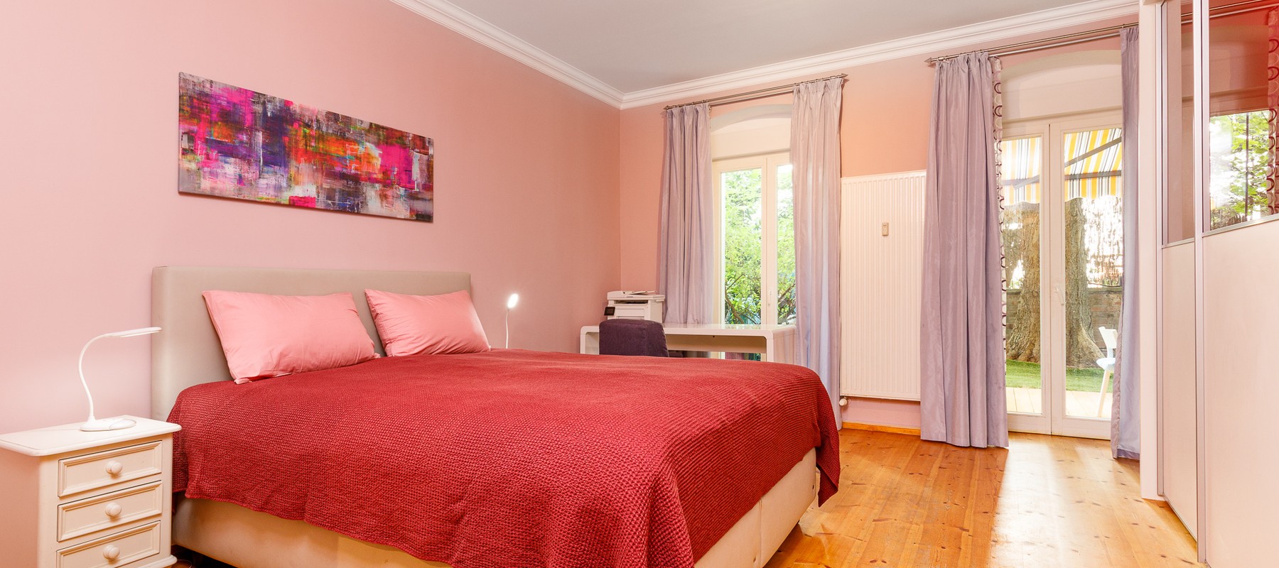 Schlafzimmer mit Zugang zur Gartenterrasse Schlafzimmer mit Zugang zur Gartenterrasse