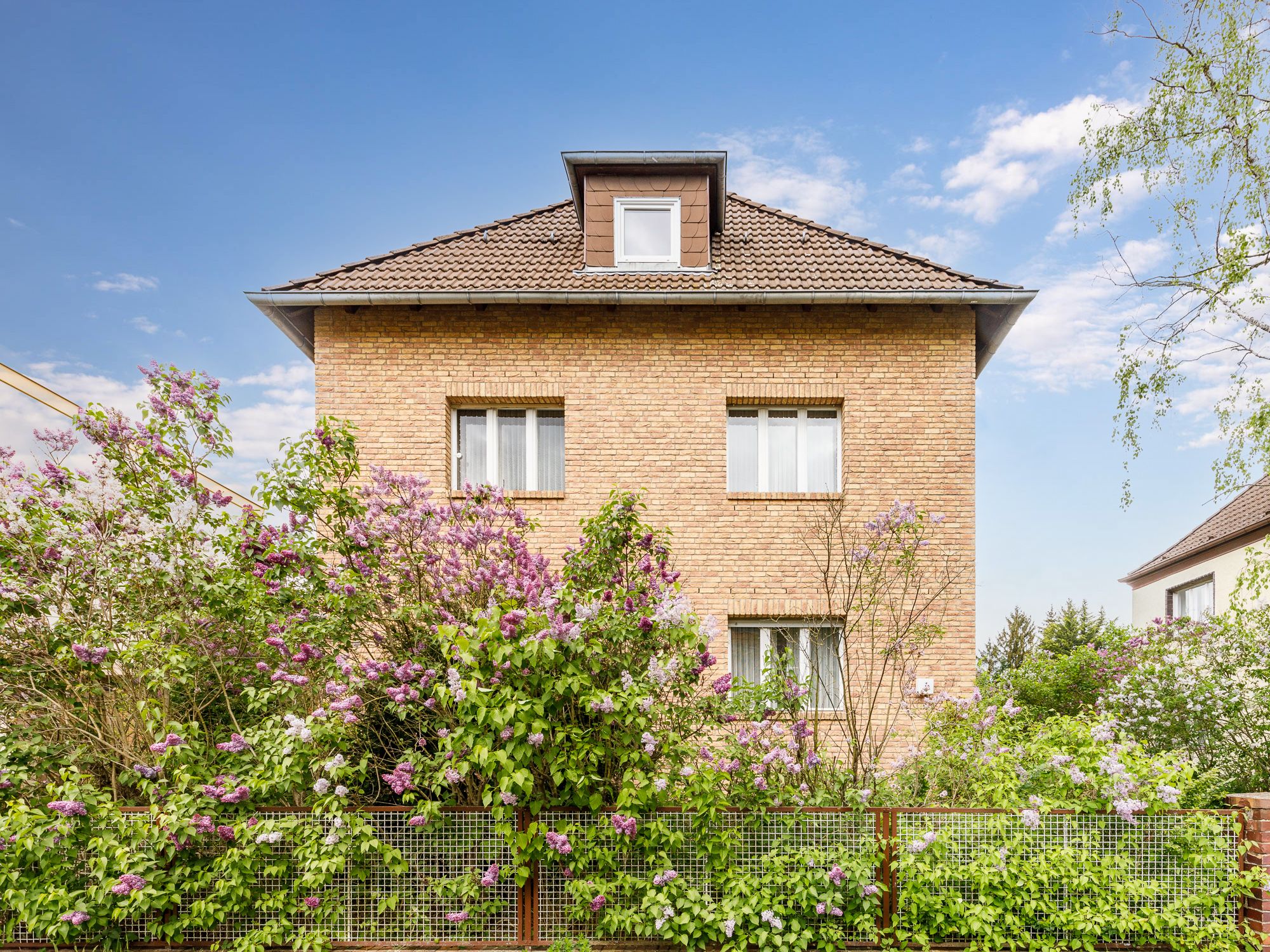 Gepflegtes Mehrfamilienhaus mit drei Wohneinheiten 