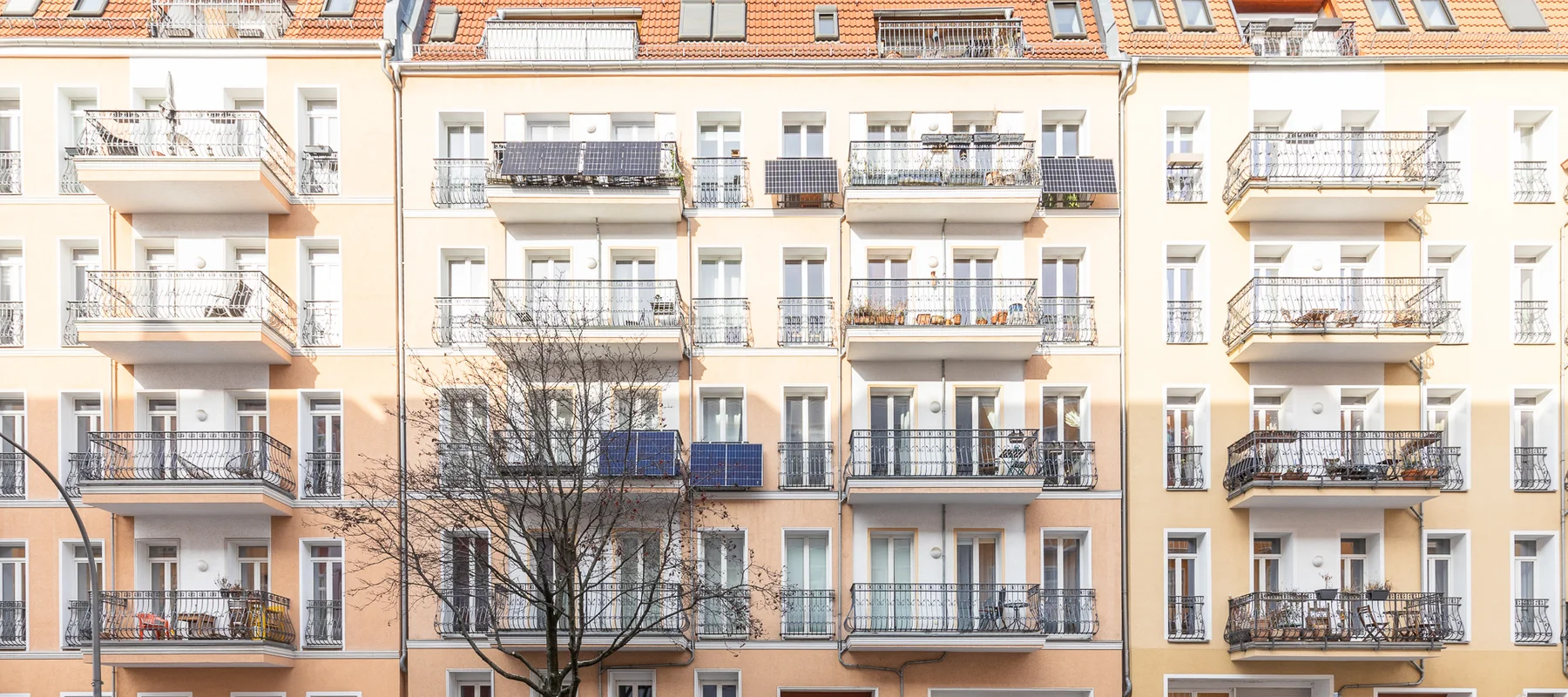 Sanierte Altbauwohnung im Hinterhaus mit Privatgarten inmitten des Samariterviertels