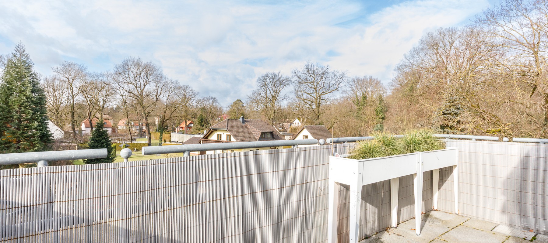 Spacious terrace with open view Spacious terrace with open view