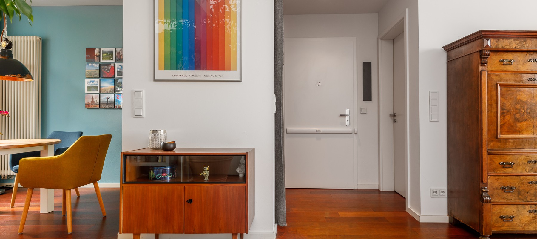 Anblick des Eingangsbereichs Anblick des Eingangsbereichs