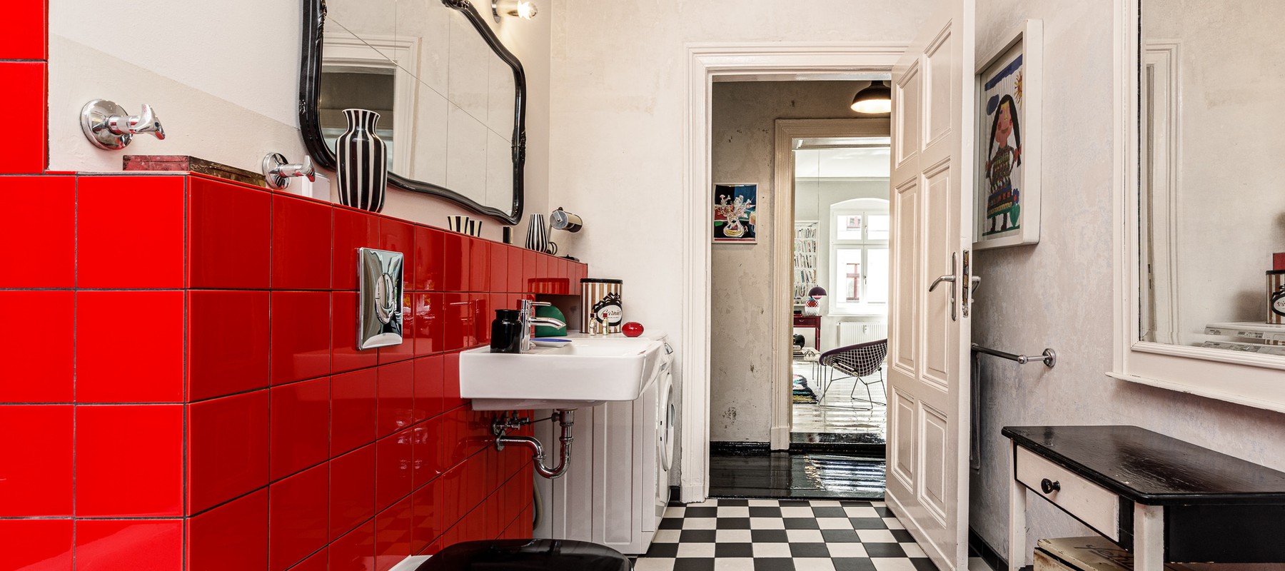 Modernes Wannenbad mit Tageslicht Modernes Wannenbad mit Tageslicht
