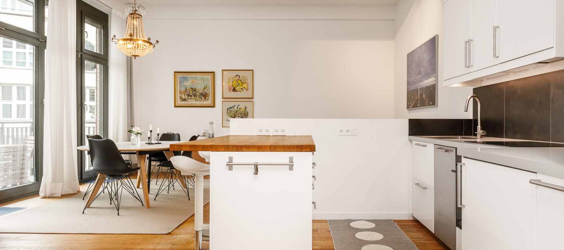 Offener Wohn- & Essbereich mit Küche Offener Wohn- & Essbereich mit Küche