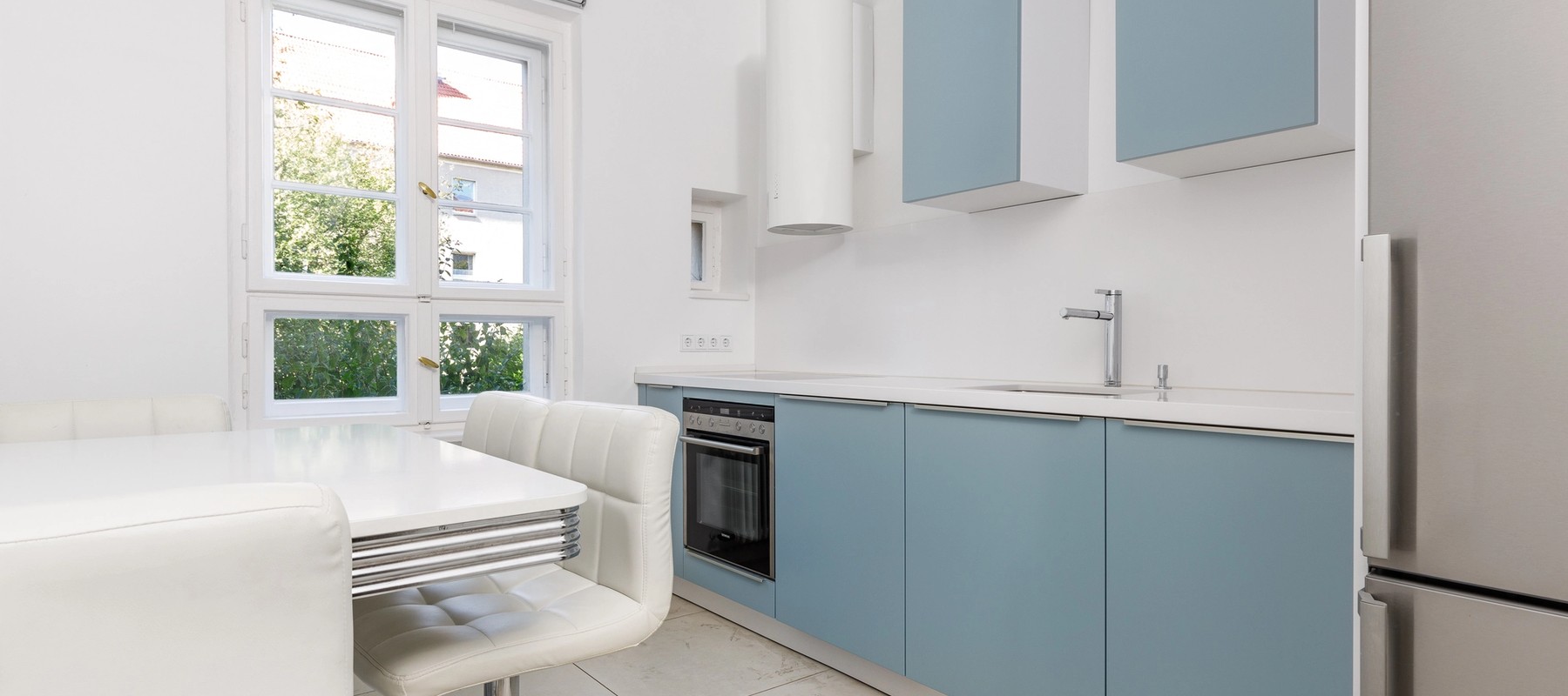 Separater Küchenbereich mit Einbauküche von Nolte Separater Küchenbereich mit Einbauküche von Nolte