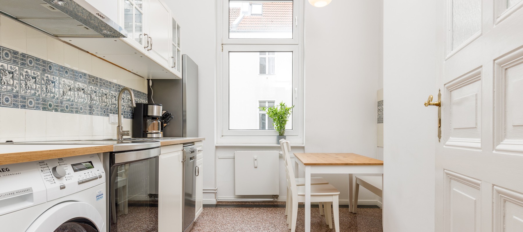 Küche mit Vollausstattung & Terrazzoboden Küche mit Vollausstattung & Terrazzoboden