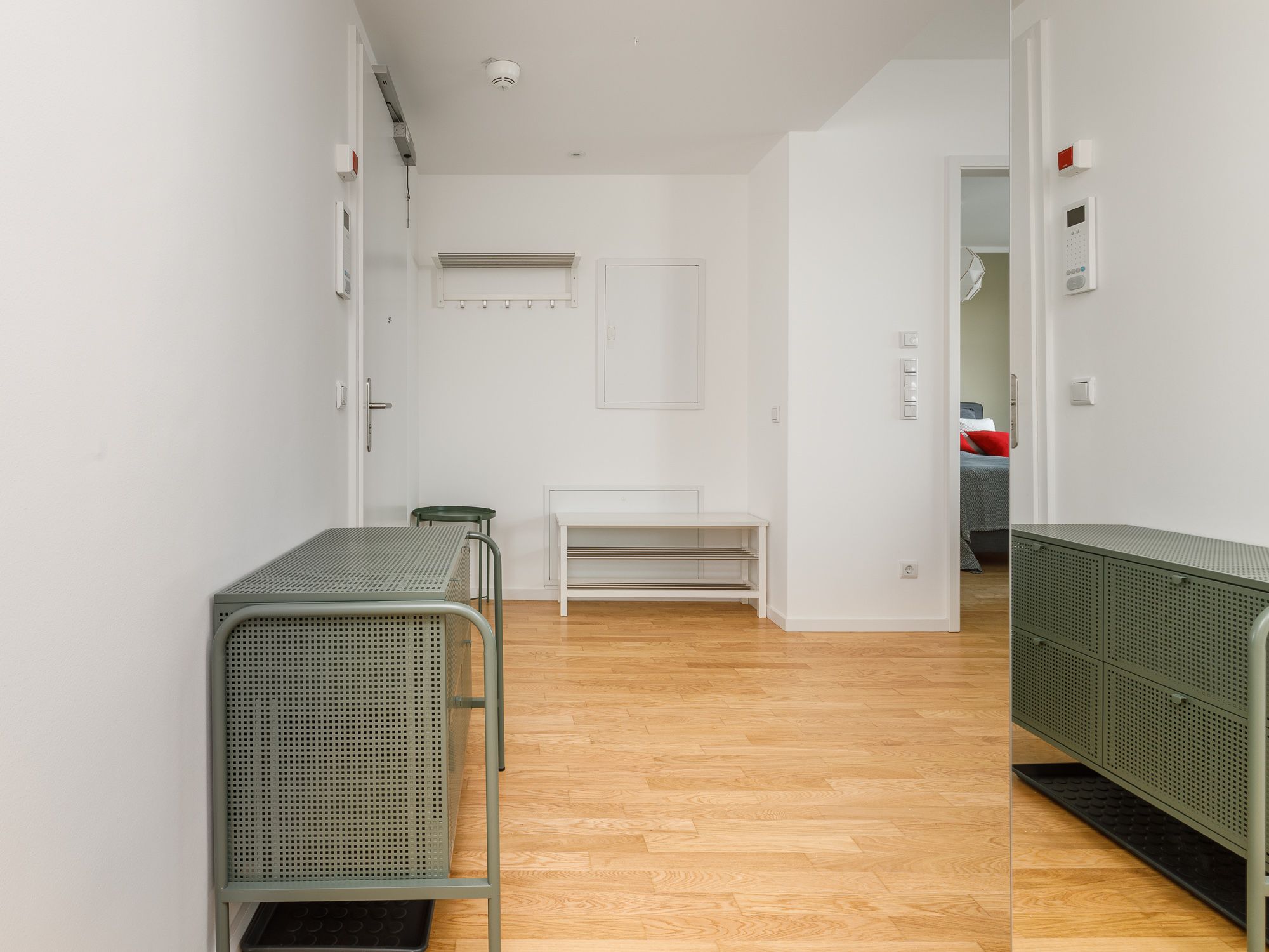 Entrée mit Garderobe und viel Platz 