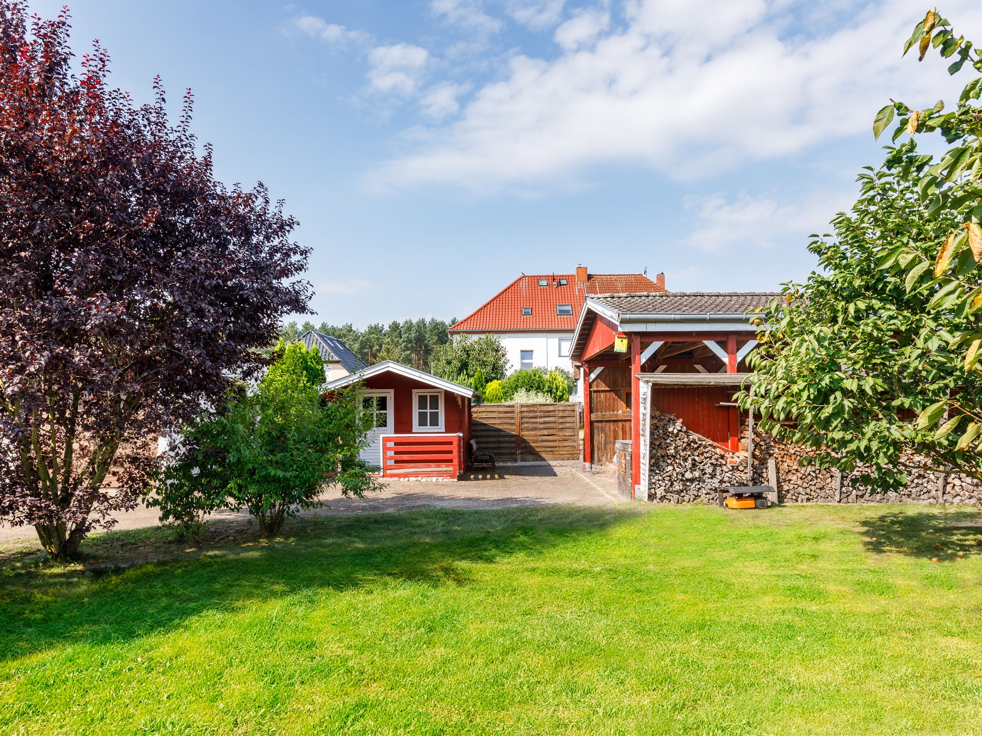 Großzügiges Carport und Geräte-Schuppen 