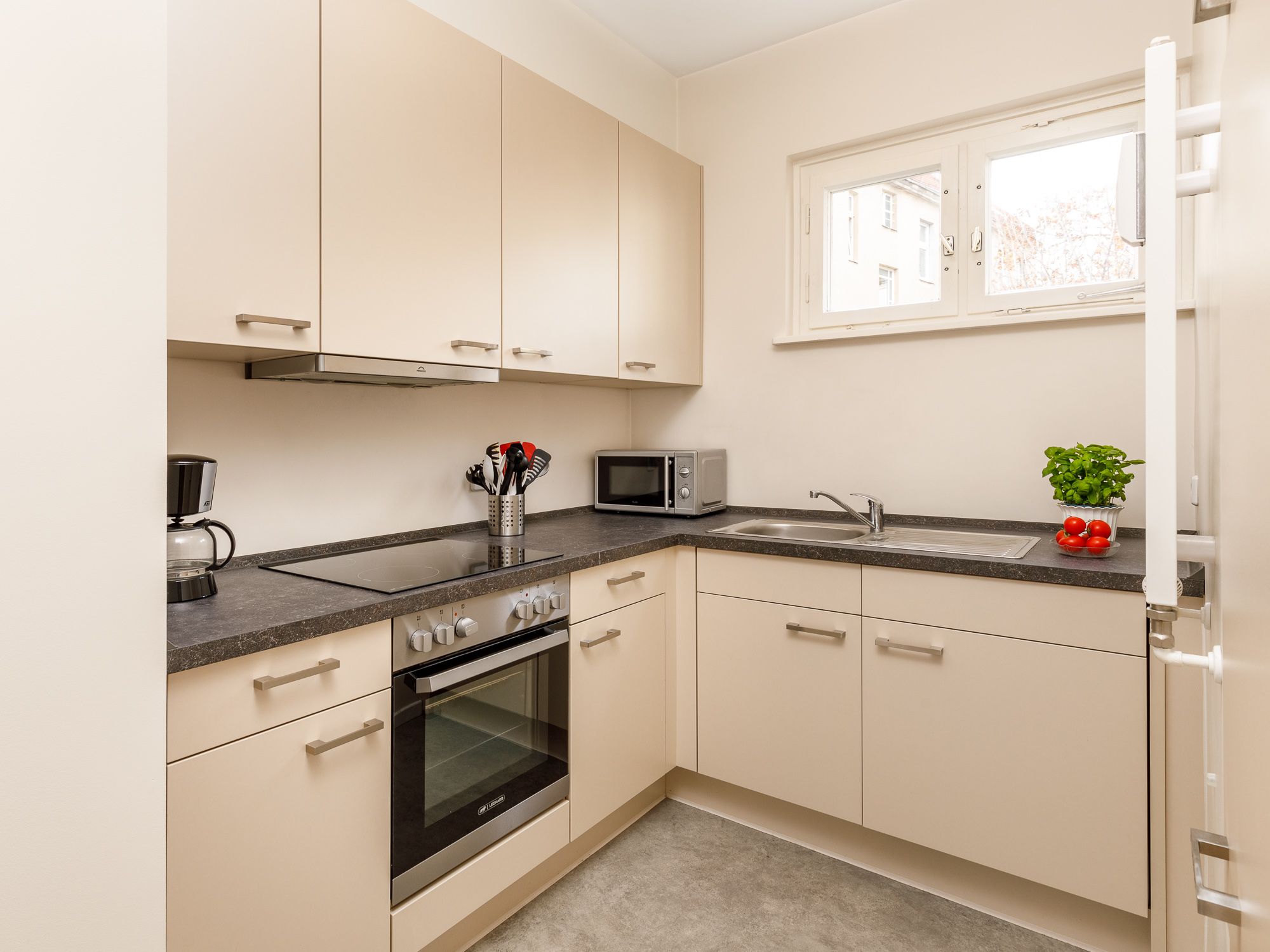 Pantryküche mit Vollausstattung