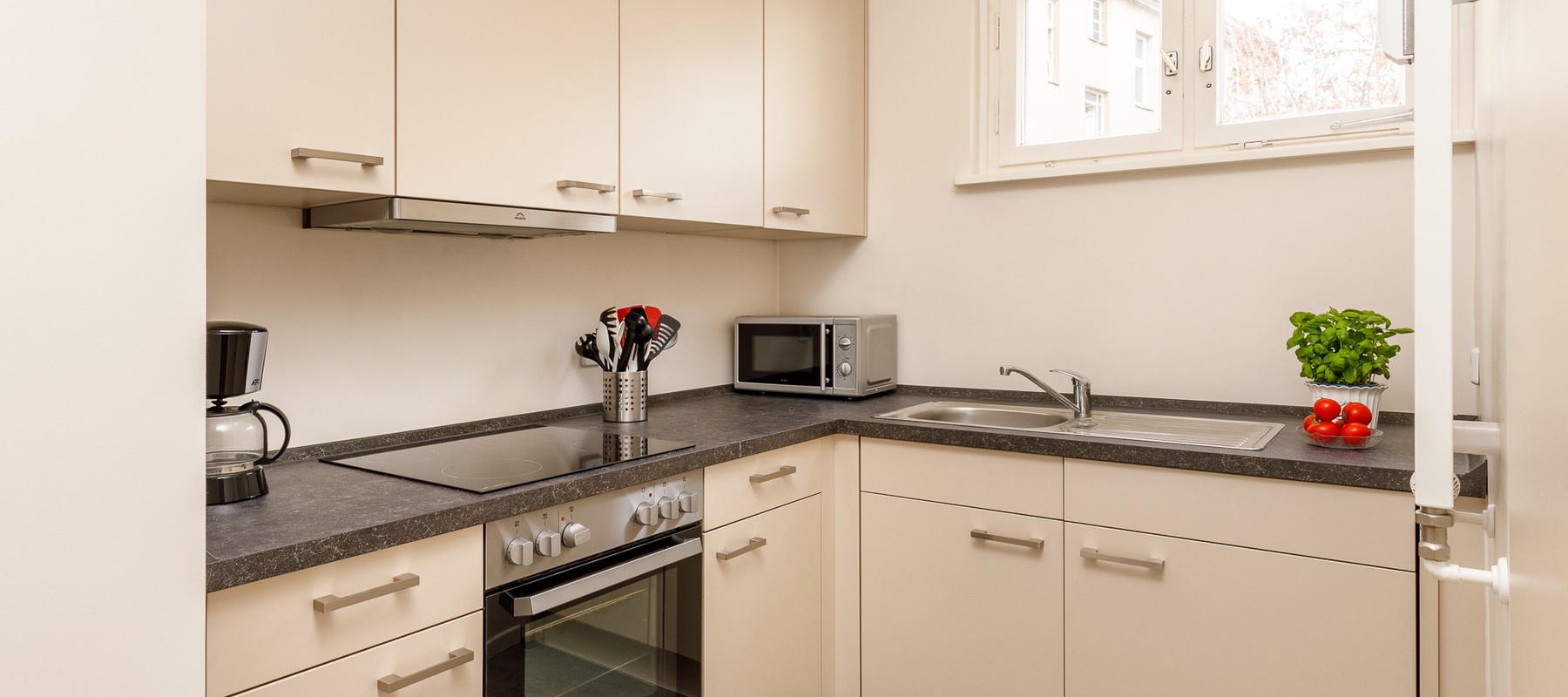 Pantryküche mit Vollausstattung Pantryküche mit Vollausstattung