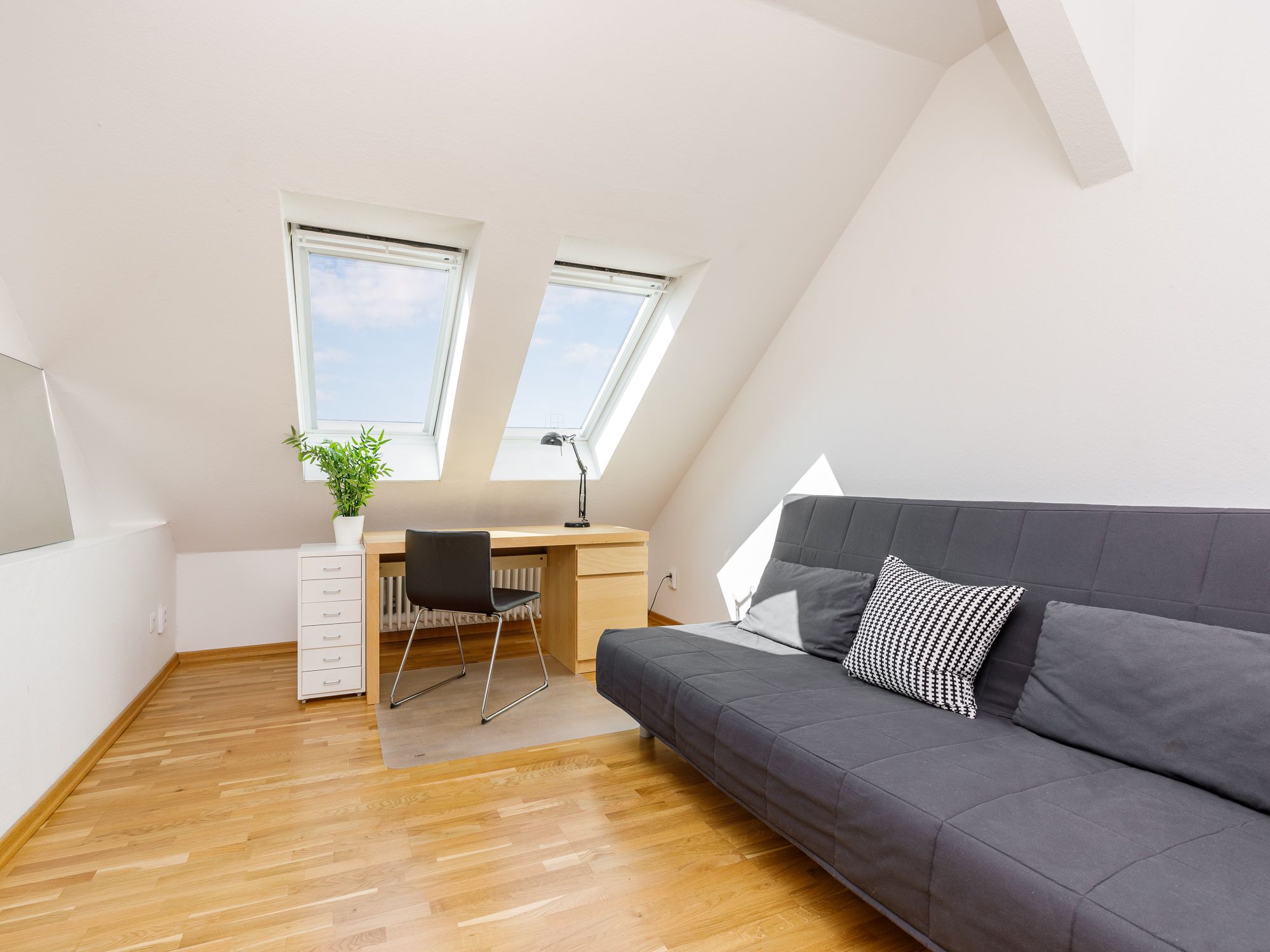 Weiteres Arbeits- bzw. Schlafzimmer 