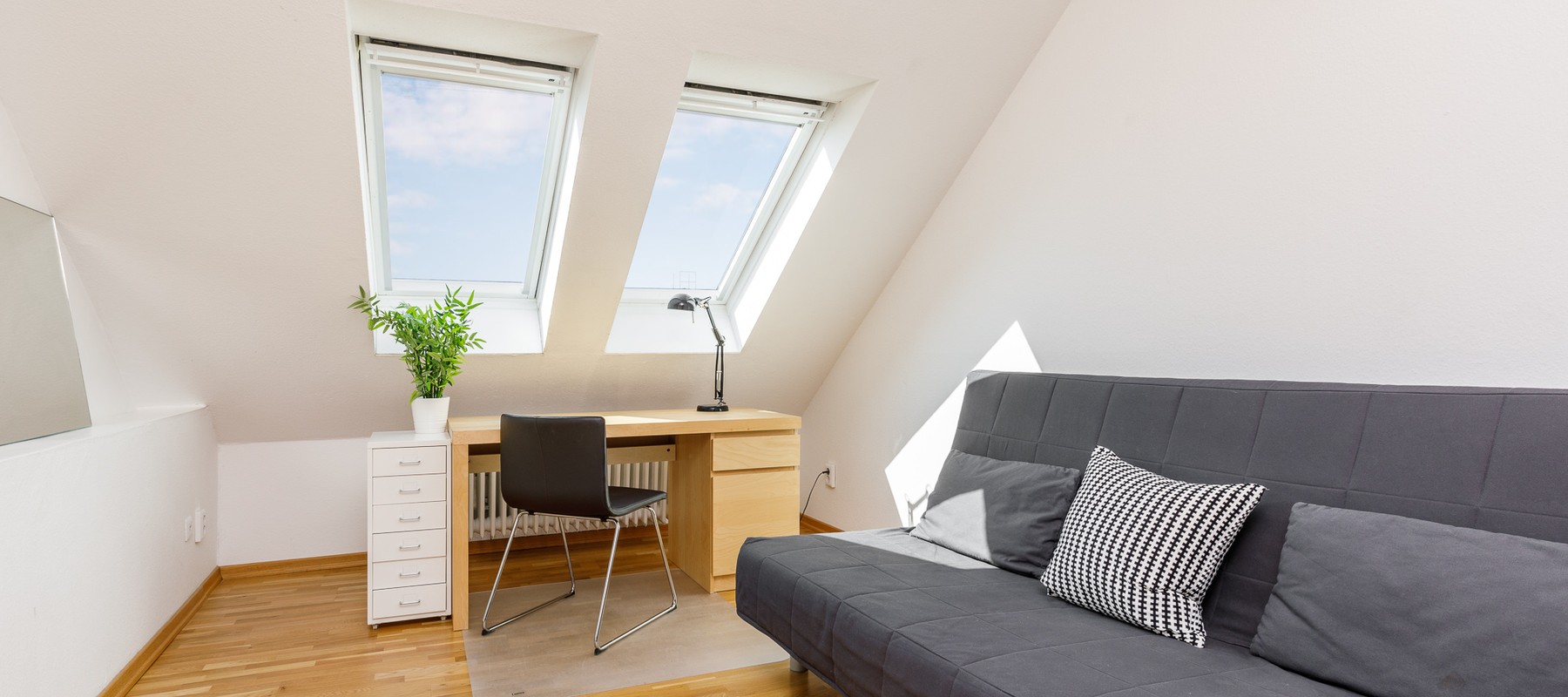 Weiteres Arbeits- bzw. Schlafzimmer Weiteres Arbeits- bzw. Schlafzimmer