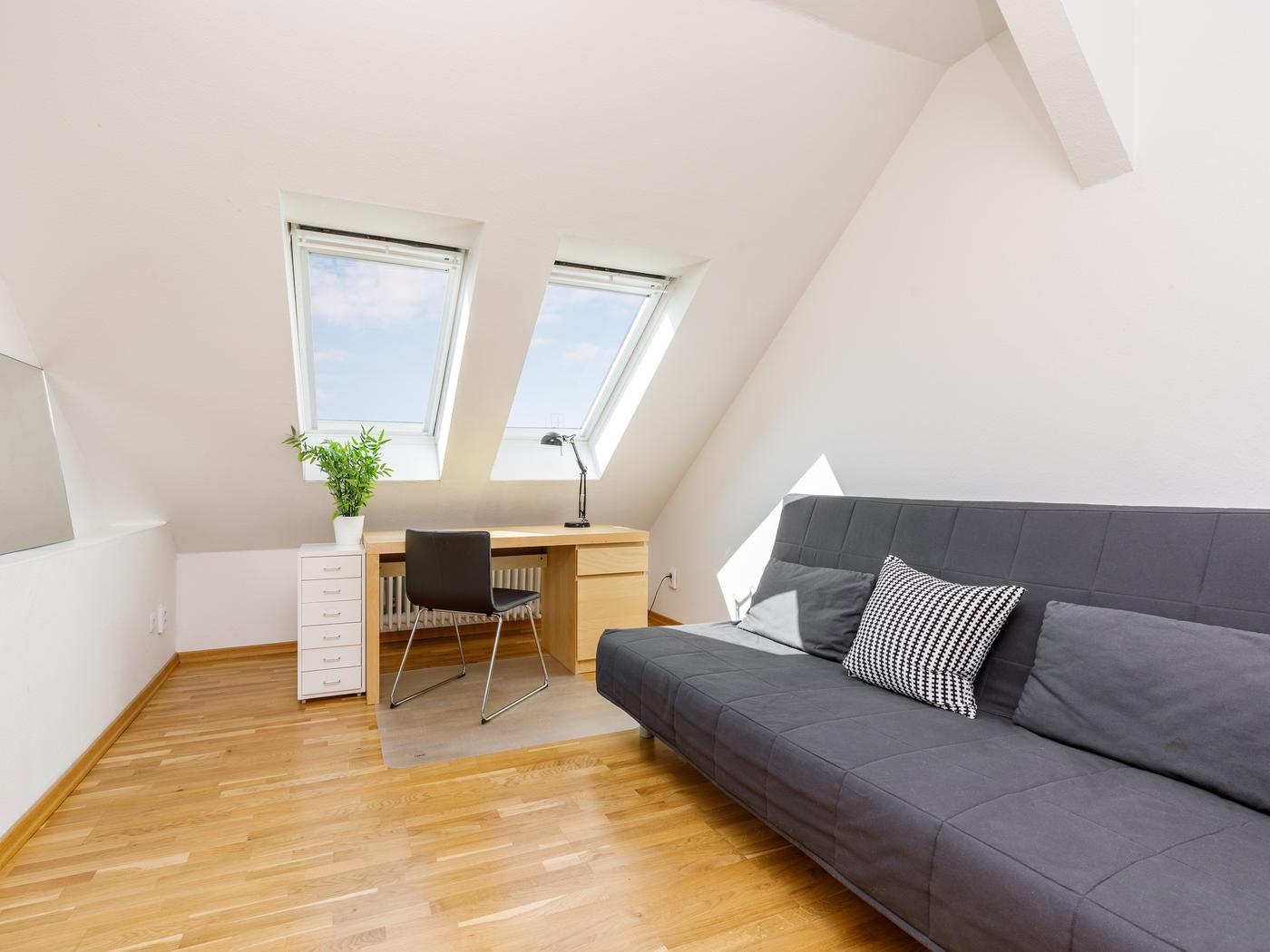 Weiteres Arbeits- bzw. Schlafzimmer Weiteres Arbeits- bzw. Schlafzimmer