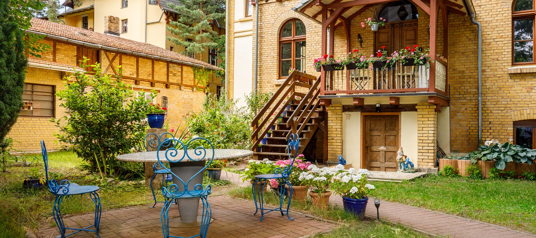 Kernsanierte Offiziers-Villa mit großem Garten und kleiner Remise Kernsanierte Offiziers-Villa mit großem Garten und kleiner Remise