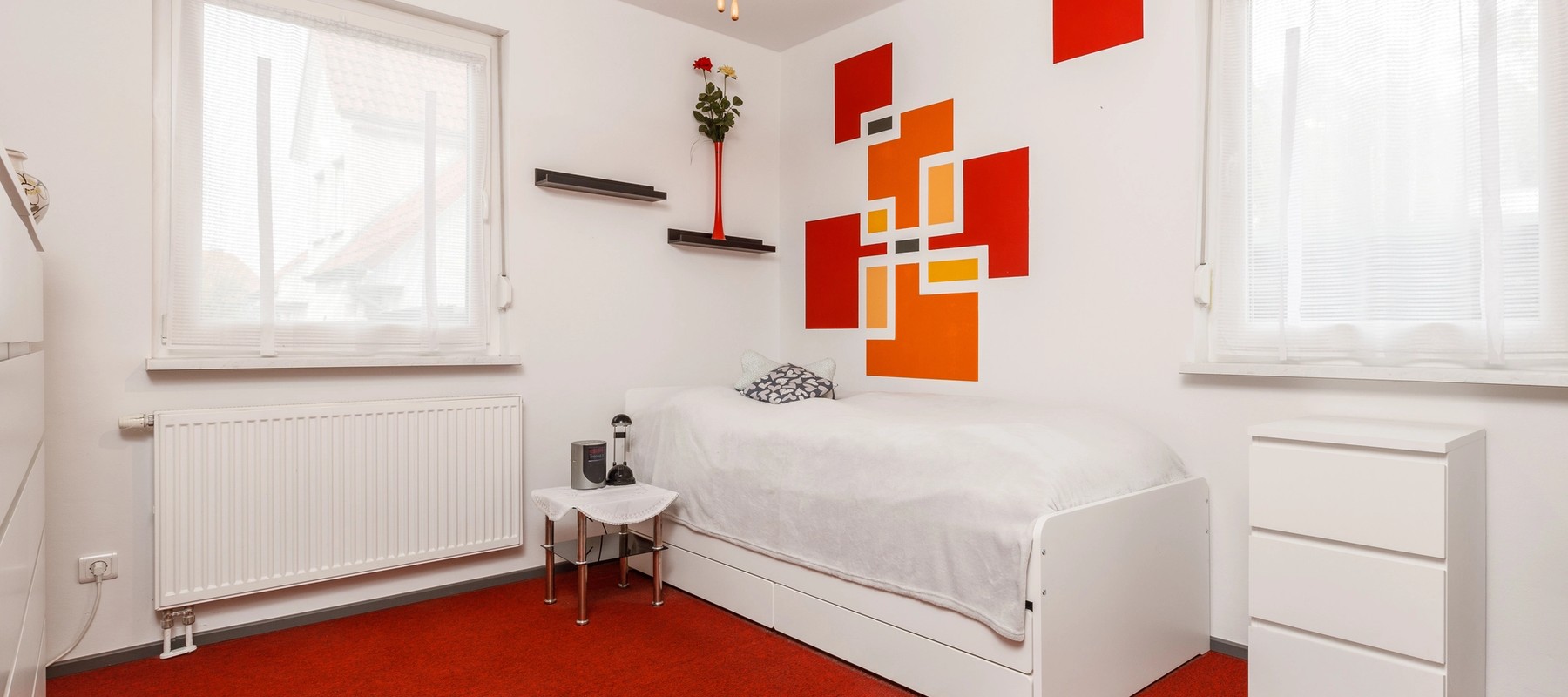 Kleines Kinderzimmer mit Gartenblick Kleines Kinderzimmer mit Gartenblick