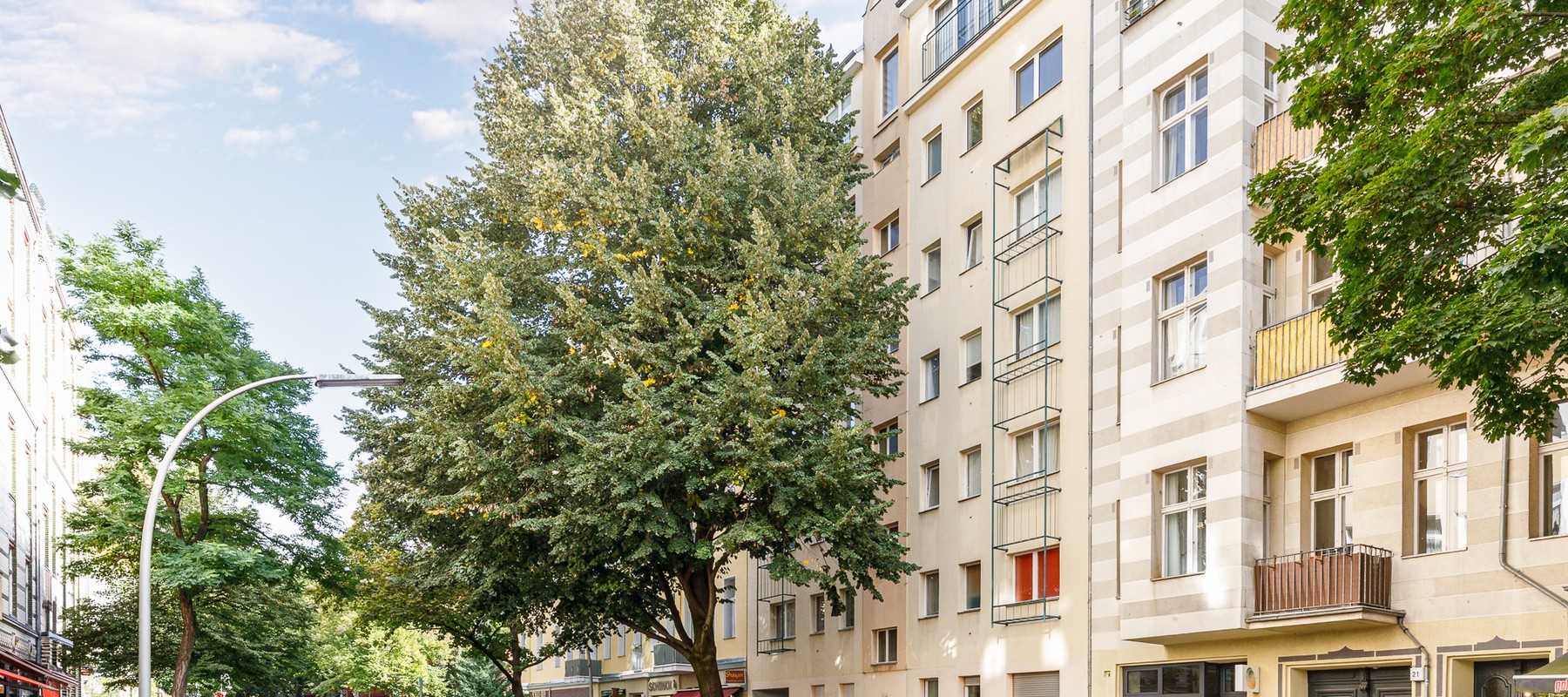 Well-maintained apartment-house near Winterfeldtplatz Well-maintained apartment-house near Winterfeldtplatz