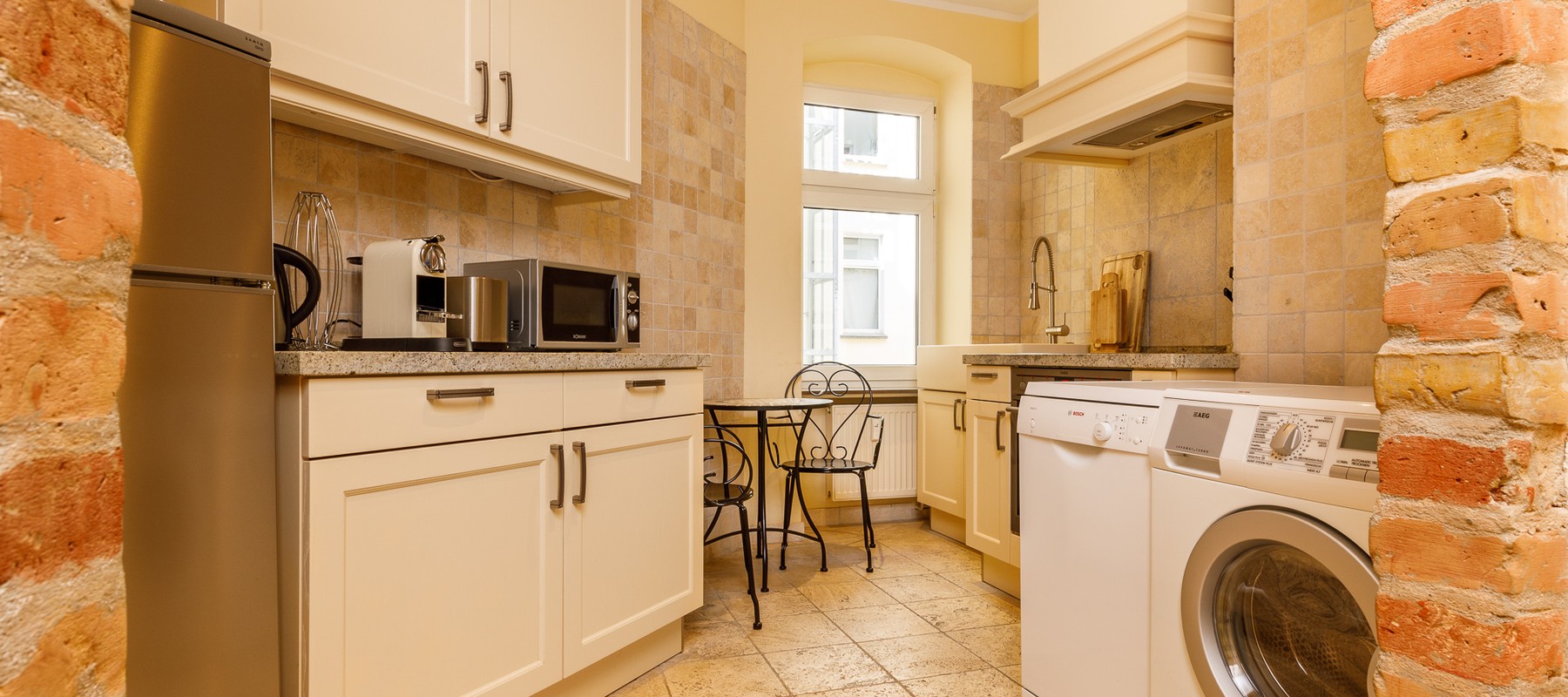 Gepflegter Küchenbereich mit Vollausstattung Gepflegter Küchenbereich mit Vollausstattung