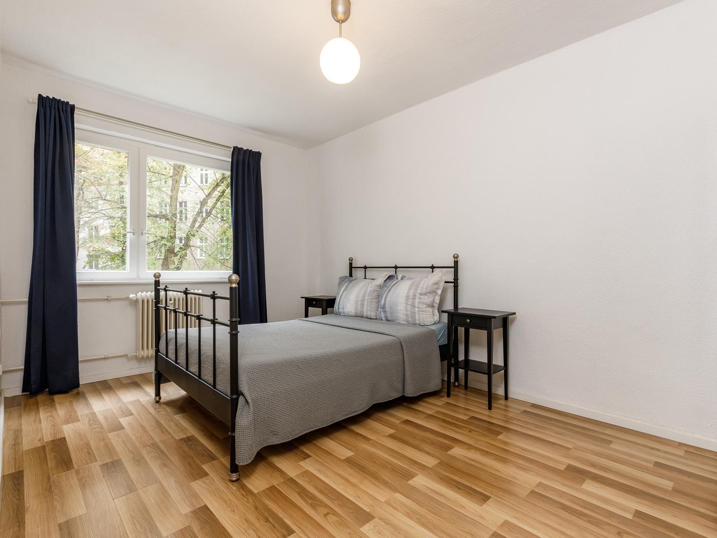 Schlafzimmer zum ruhigen Innenhof Schlafzimmer zum ruhigen Innenhof