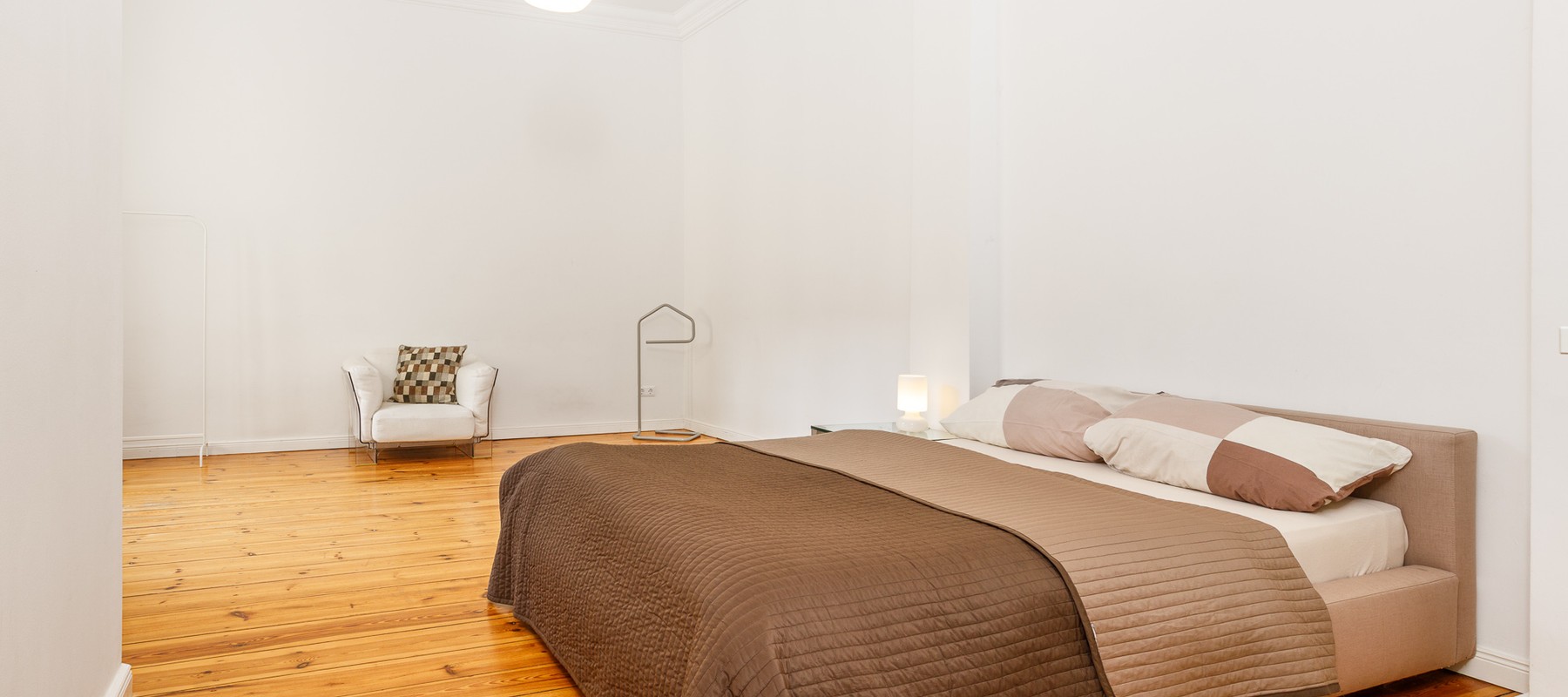 Spacious bedroom Spacious bedroom