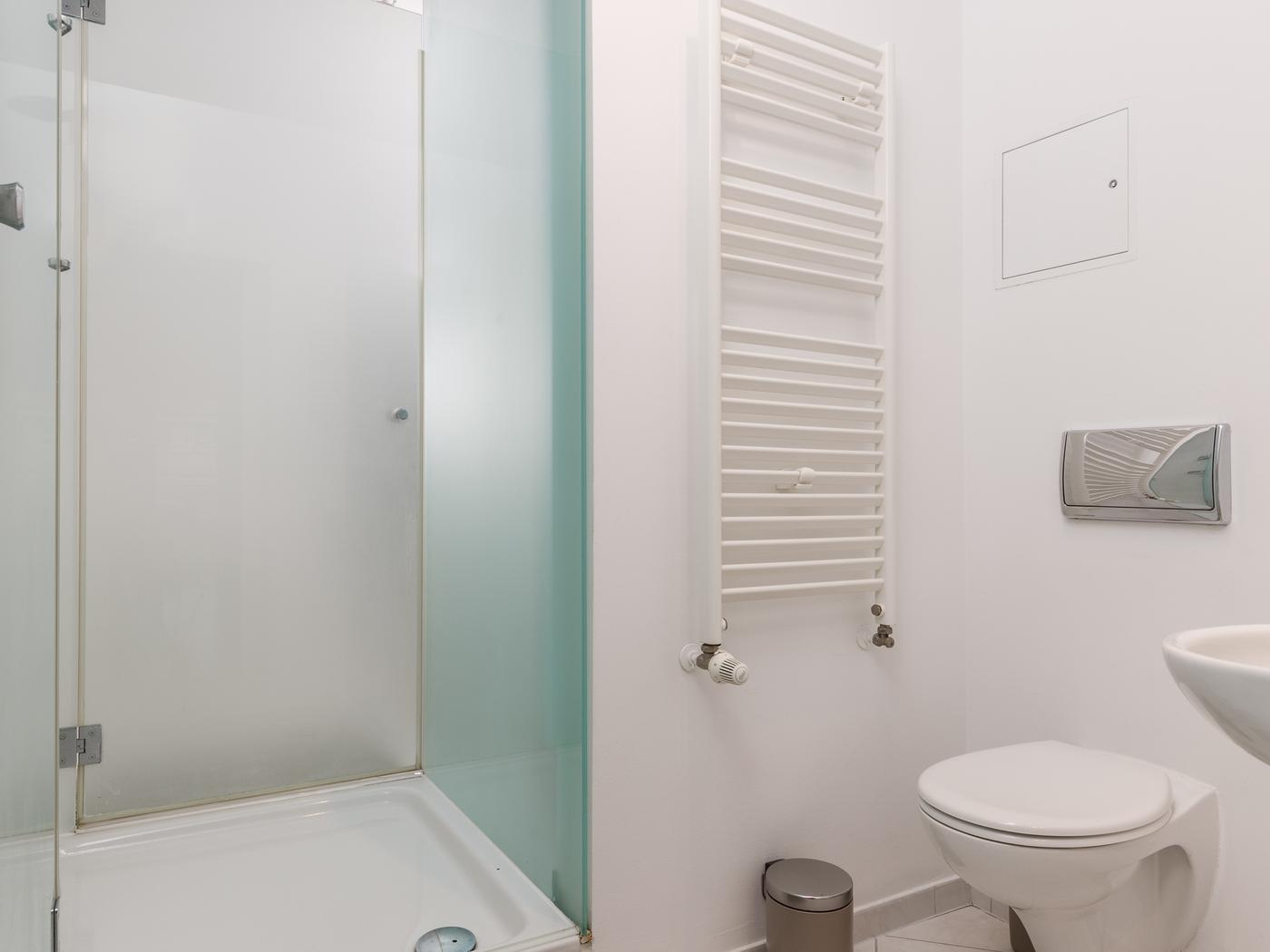 Separates Gäste-Duschbad Separates Gäste-Duschbad