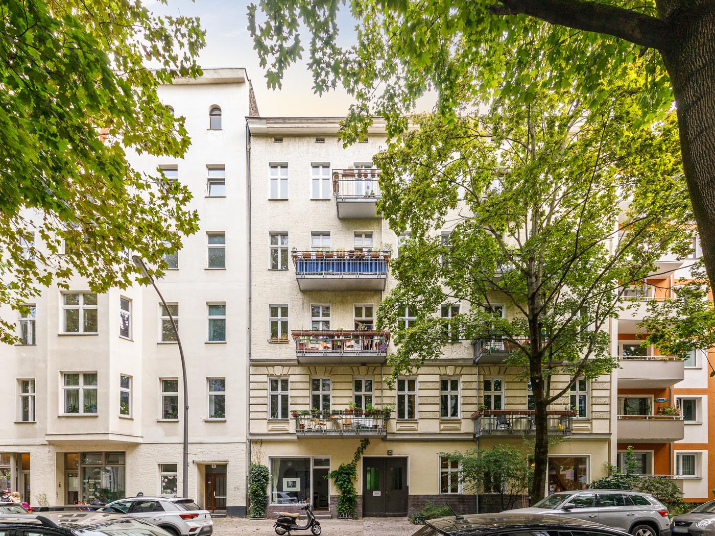 Altbauklassiker mit viel Platz und Gestaltungsspielraum in geschützter Innenhoflage am Winterfeldtplatz