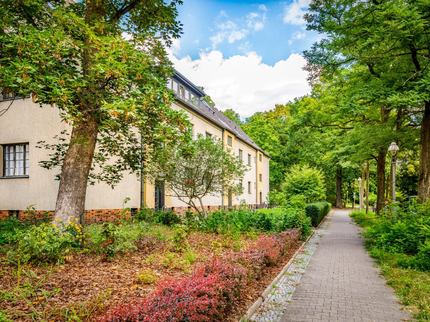 Gepflegtes Mehrfamilienhaus am Heinrich-Laehr-Park Gepflegtes Mehrfamilienhaus am Heinrich-Laehr-Park