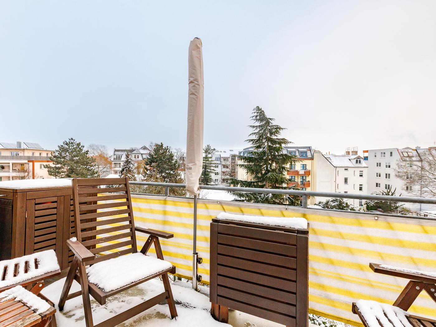 Große Terrasse zum ruhogen Innenhof Große Terrasse zum ruhogen Innenhof